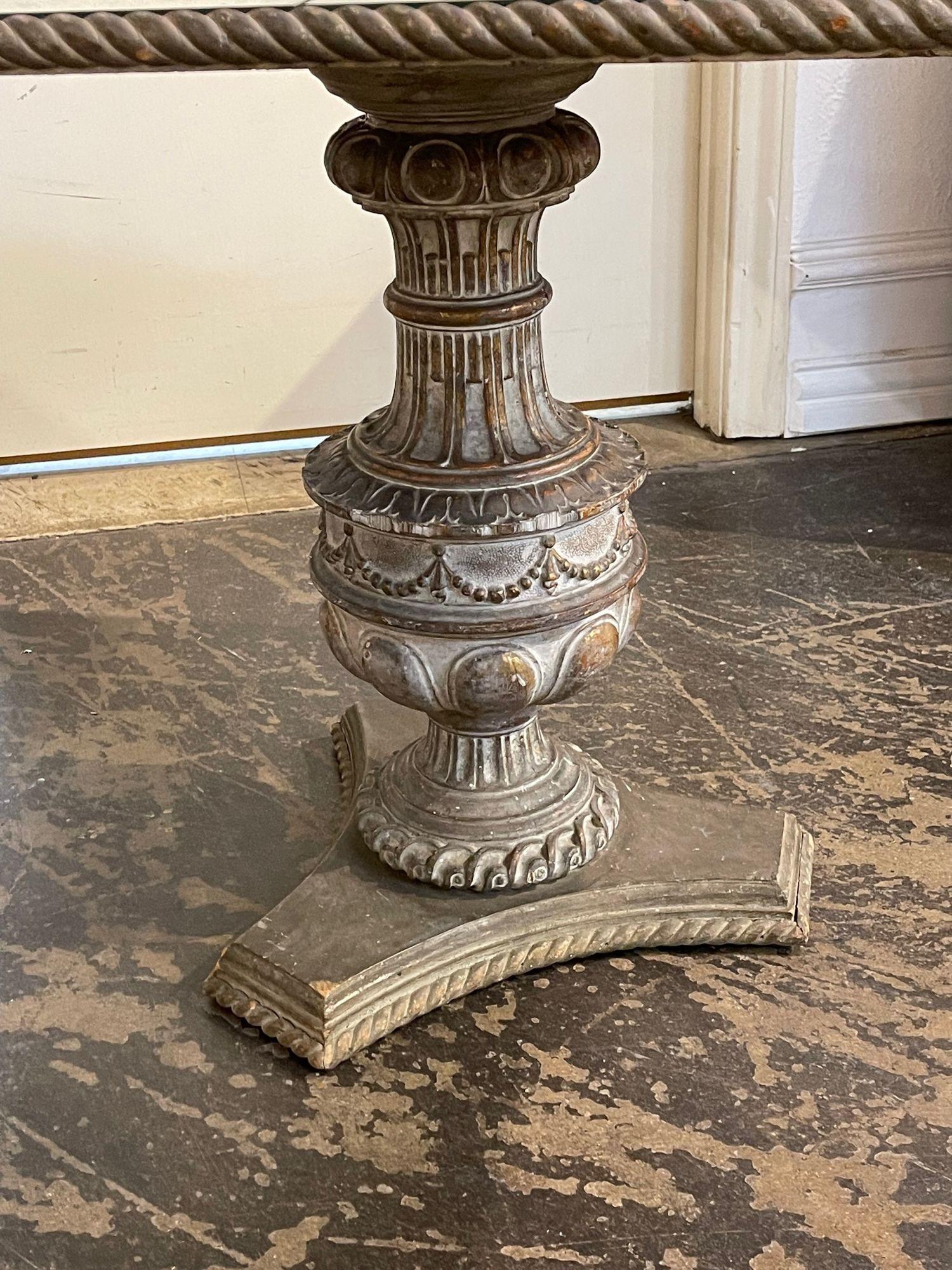 Vintage Italian Carved and Parcel Gilt Mirrored Side Table In Good Condition For Sale In Dallas, TX