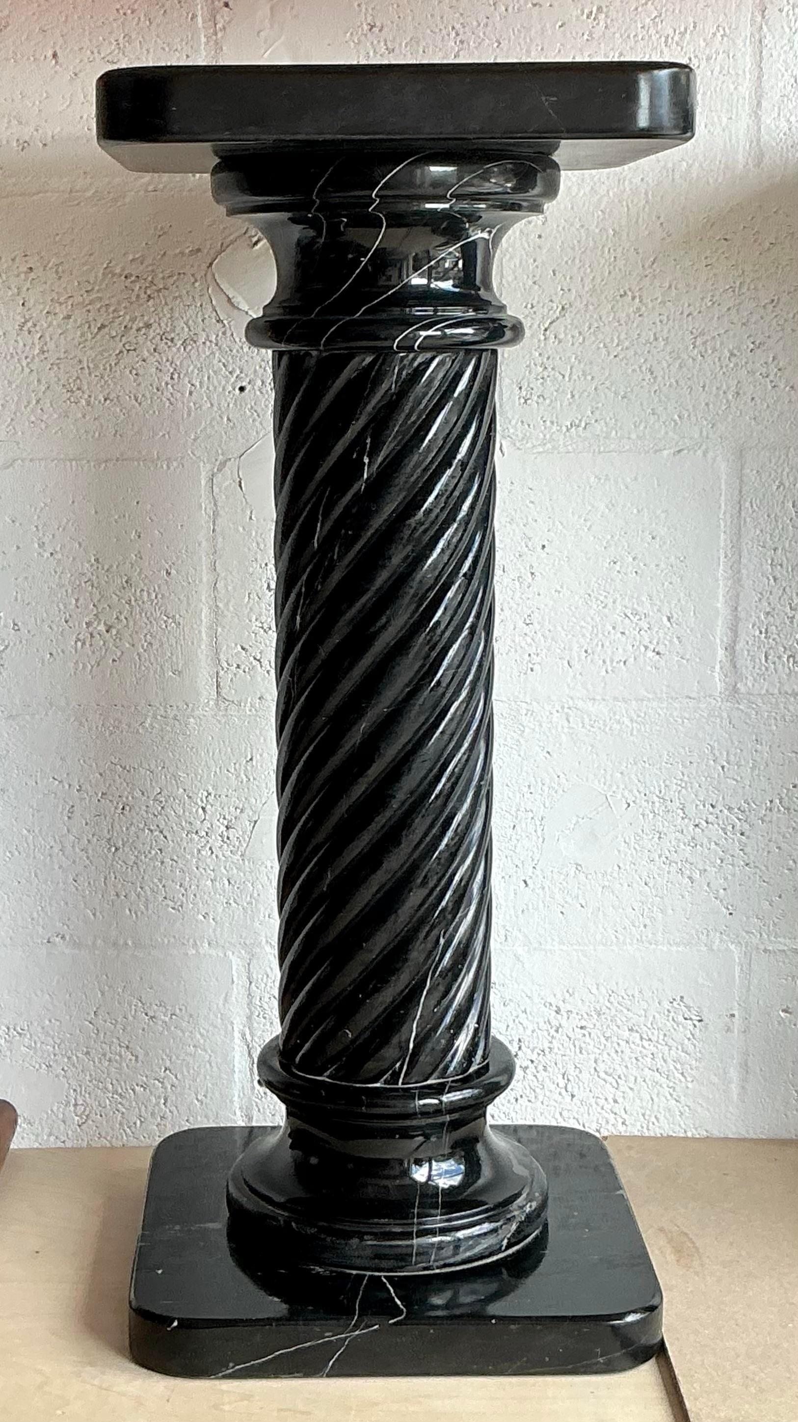 Vintage Italian Carved Black Marble Pedestal im Zustand „Gut“ in west palm beach, FL