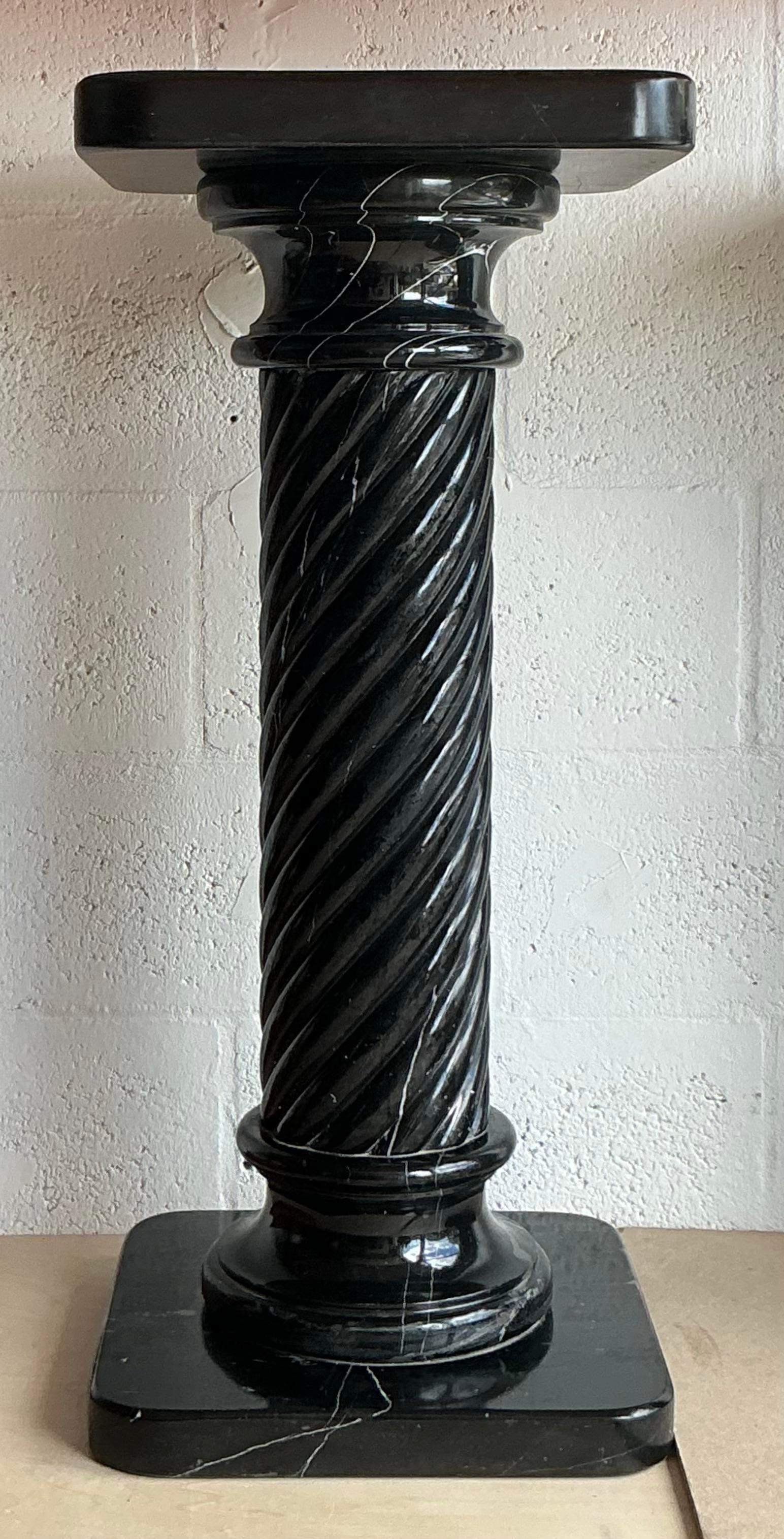 Vintage Italian Carved Black Marble Pedestal (20. Jahrhundert)
