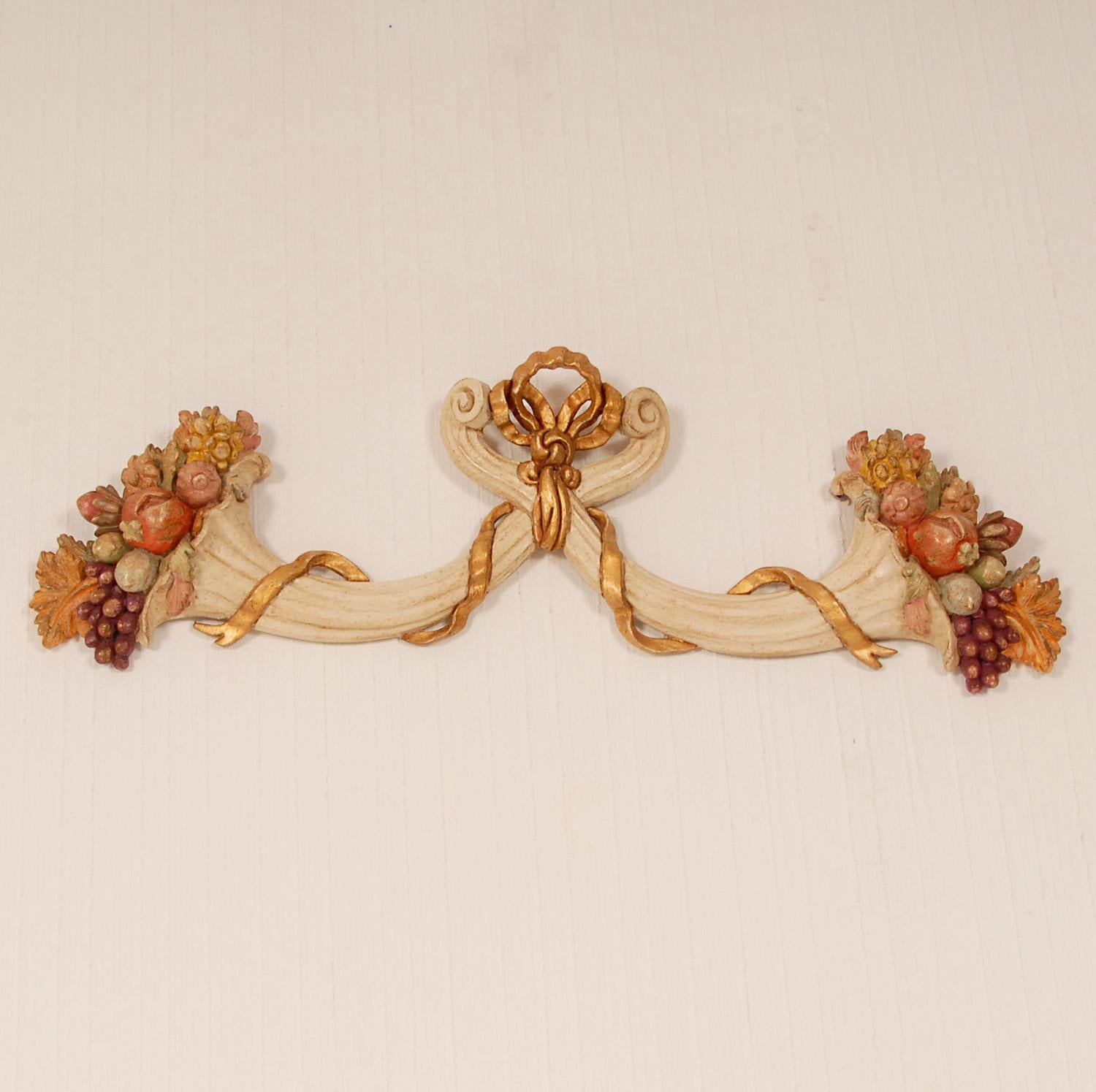 Neoclassical Vintage Italian Carved Giltwood and Polychrome Cornucoppia Horn Wall Ornament For Sale