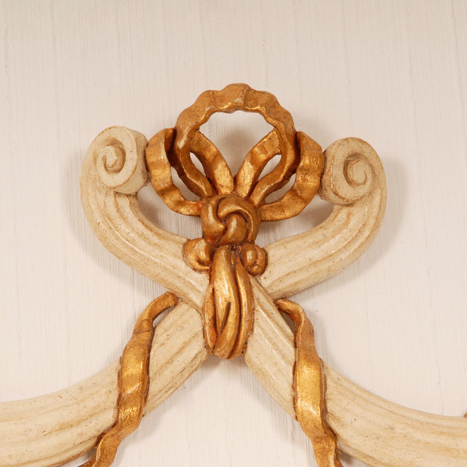 Hand-Carved Vintage Italian Carved Giltwood and Polychrome Cornucoppia Horn Wall Ornament For Sale