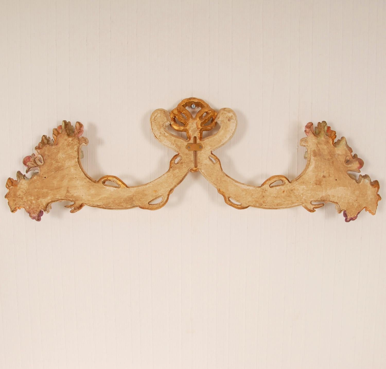 Vintage Italian Carved Giltwood and Polychrome Cornucoppia Horn Wall Ornament For Sale 1