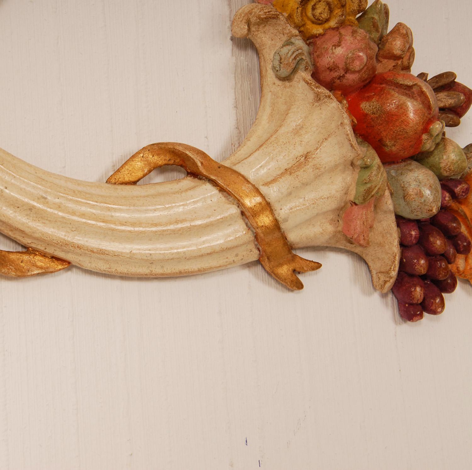 Vintage Italian Carved Giltwood and Polychrome Cornucoppia Horn Wall Ornament For Sale 2