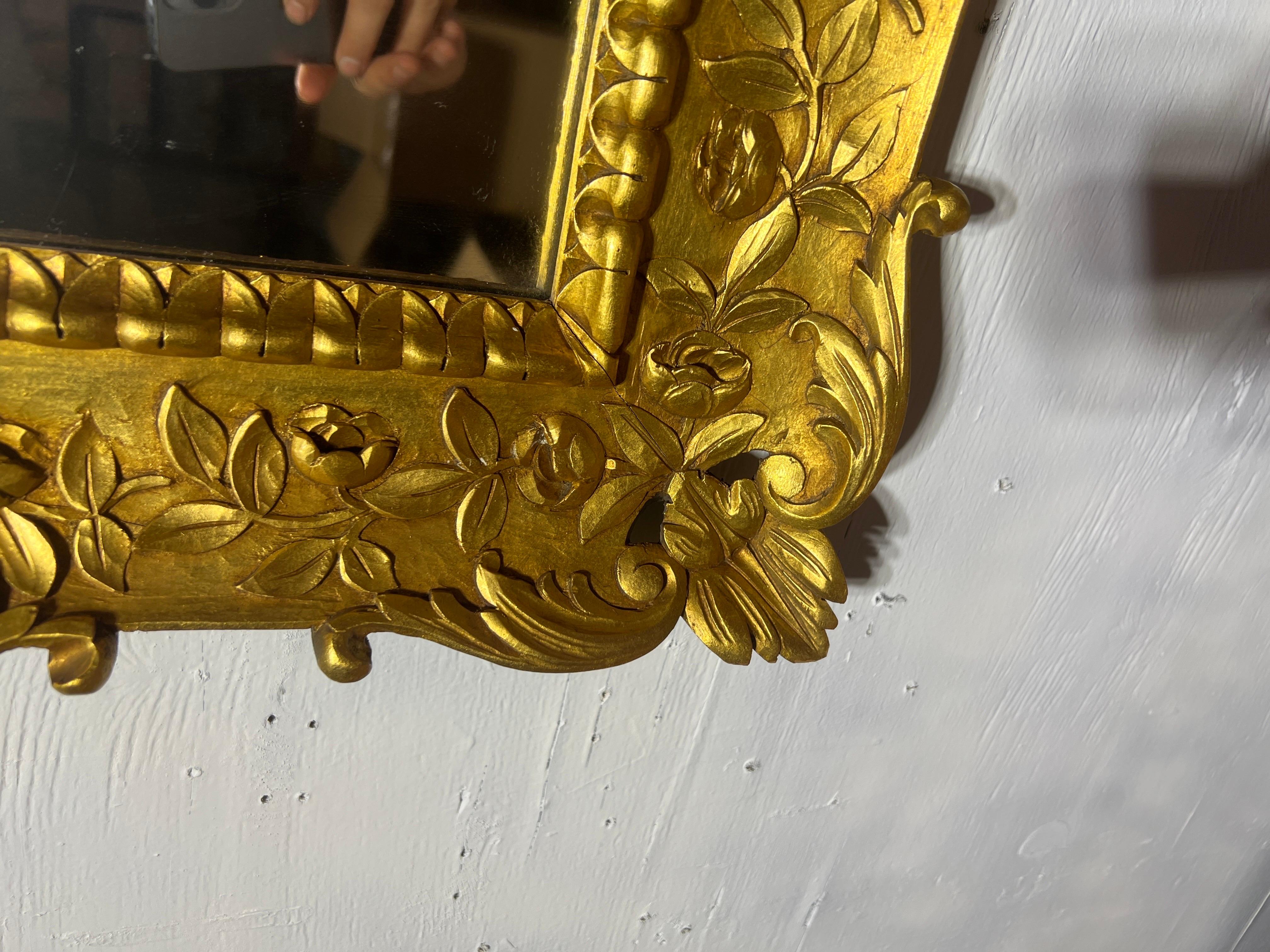 Vintage Italian Carved Giltwood and Shell Decorated Wall Mirror For Sale 3