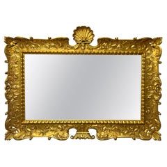 Vintage Italian Carved Giltwood and Shell Decorated Wall Mirror (miroir mural italien en bois doré sculpté et décoré de coquillages)