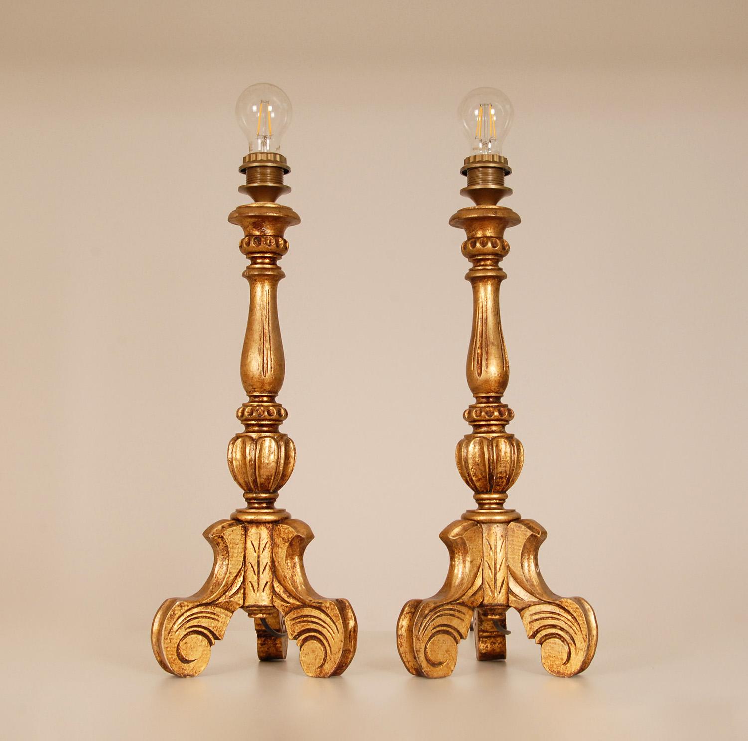 Italienische geschnitzte Vintage-Tischlampen aus vergoldetem Holz im Barockstil, Gold, 1960, Paar (Geschnitzt) im Angebot