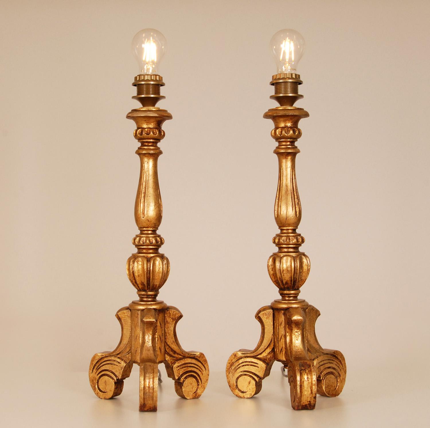 Italienische geschnitzte Vintage-Tischlampen aus vergoldetem Holz im Barockstil, Gold, 1960, Paar im Zustand „Gut“ im Angebot in Wommelgem, VAN