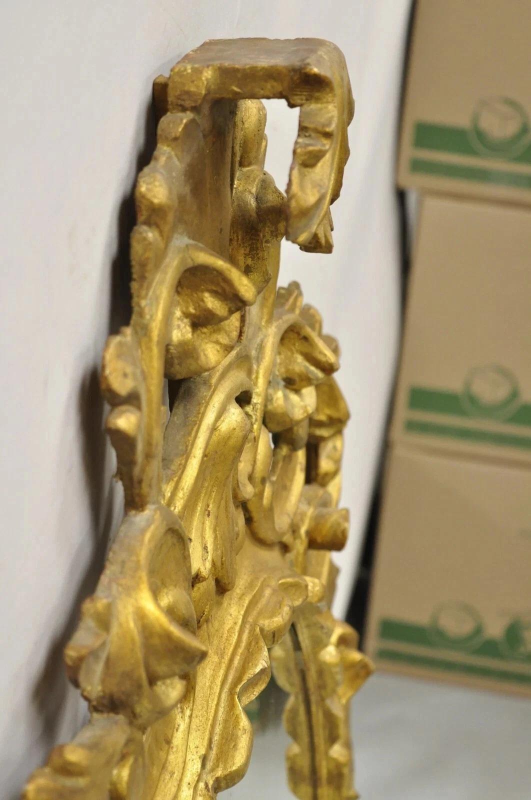 Sconosciuto Specchio da parete d'epoca italiano intagliato in legno dorato in stile rococò barocco francese in vendita