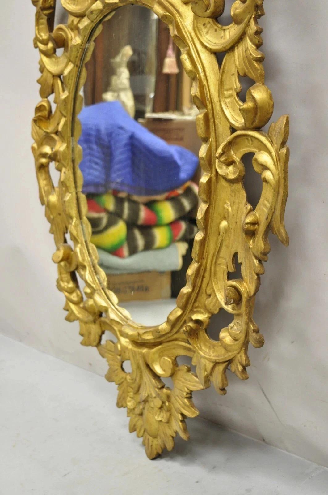 Specchio da parete d'epoca italiano intagliato in legno dorato in stile rococò barocco francese in vendita 2