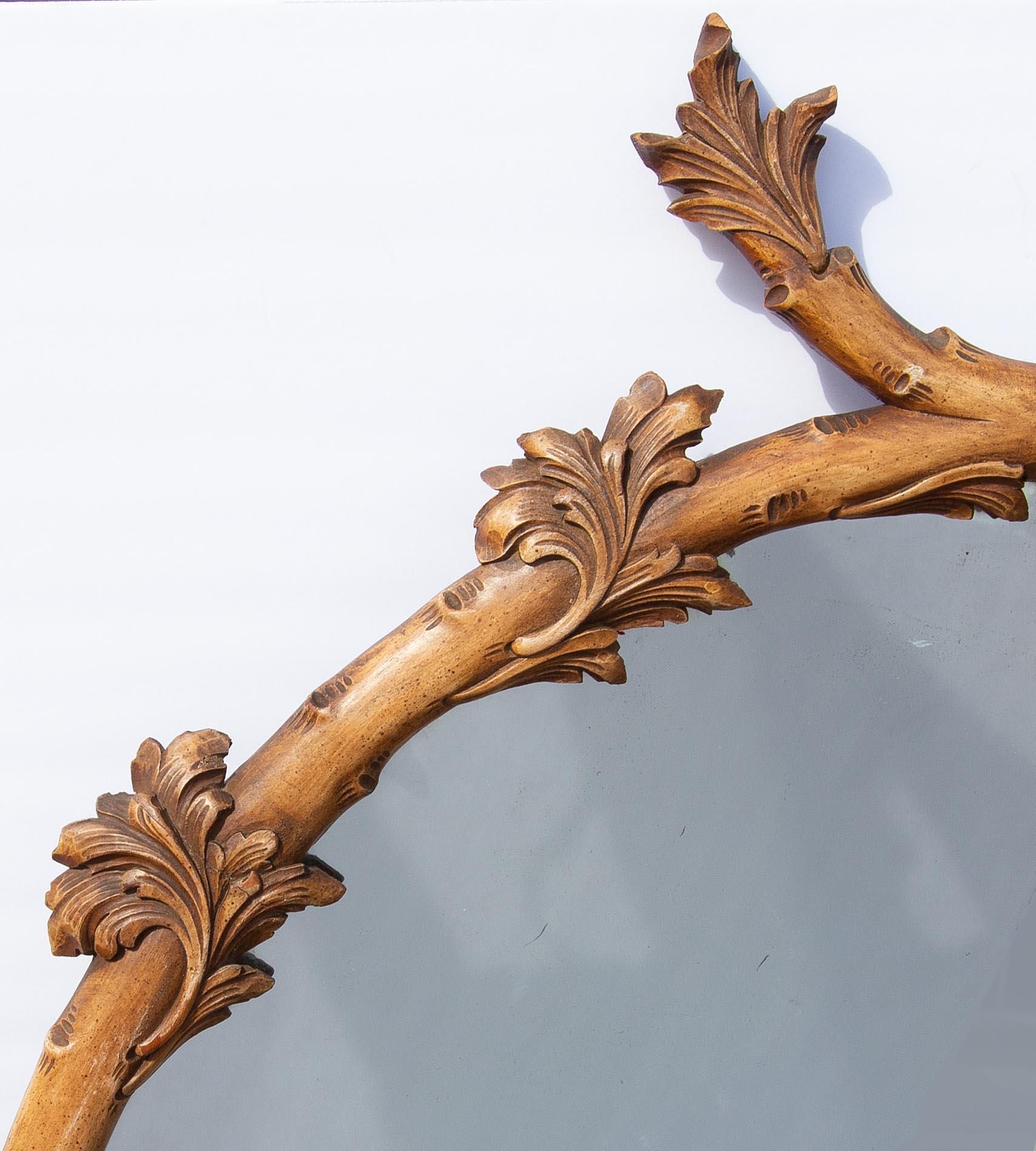 Vintage Italian carved mirror. Well carved. Natural wood color, circa 1960s. See our other mirrors. Please, contact us for shipping options.
Presented by Joseph Dasta Antiques