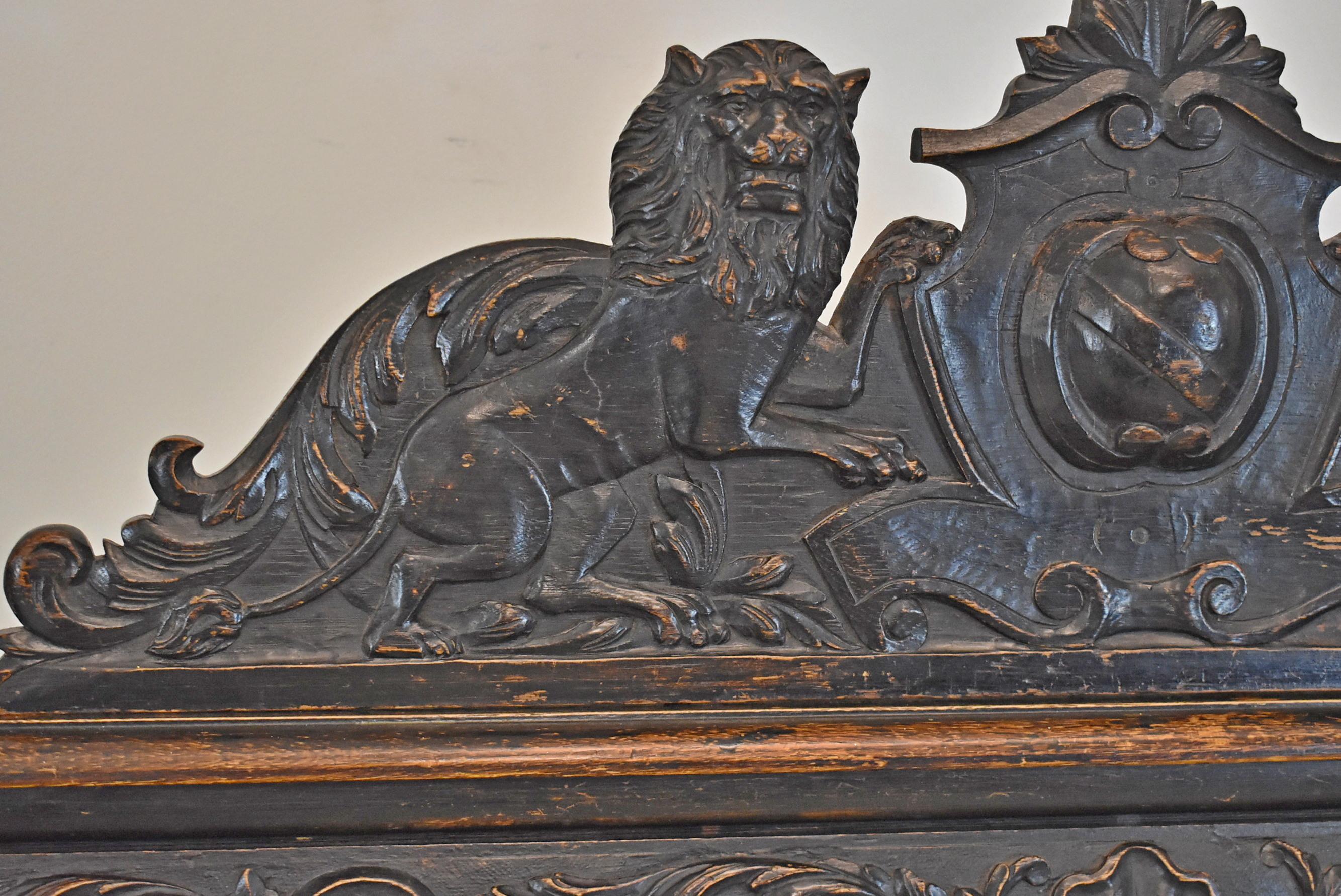 Vintage Italian Carved Oak Hall Bench In Good Condition For Sale In Toledo, OH
