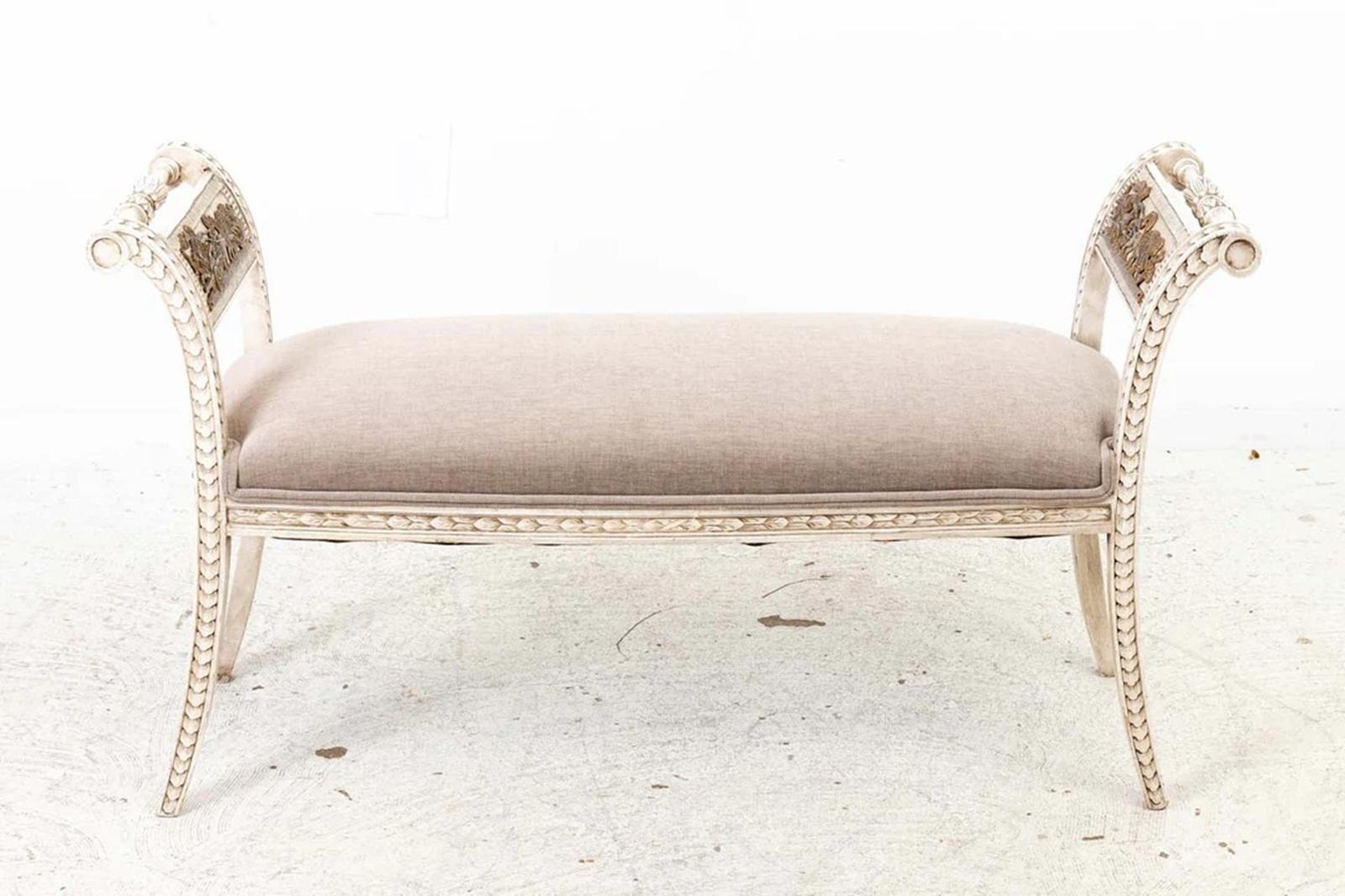Banc italien vintage sculpté et peint en vente 1