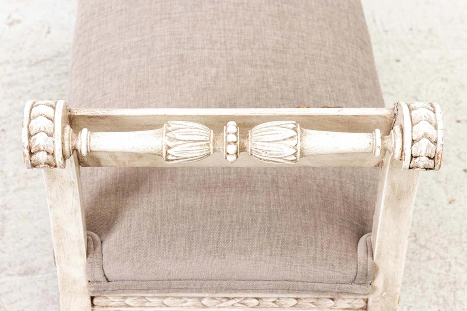 Banc italien vintage sculpté et peint en vente 2