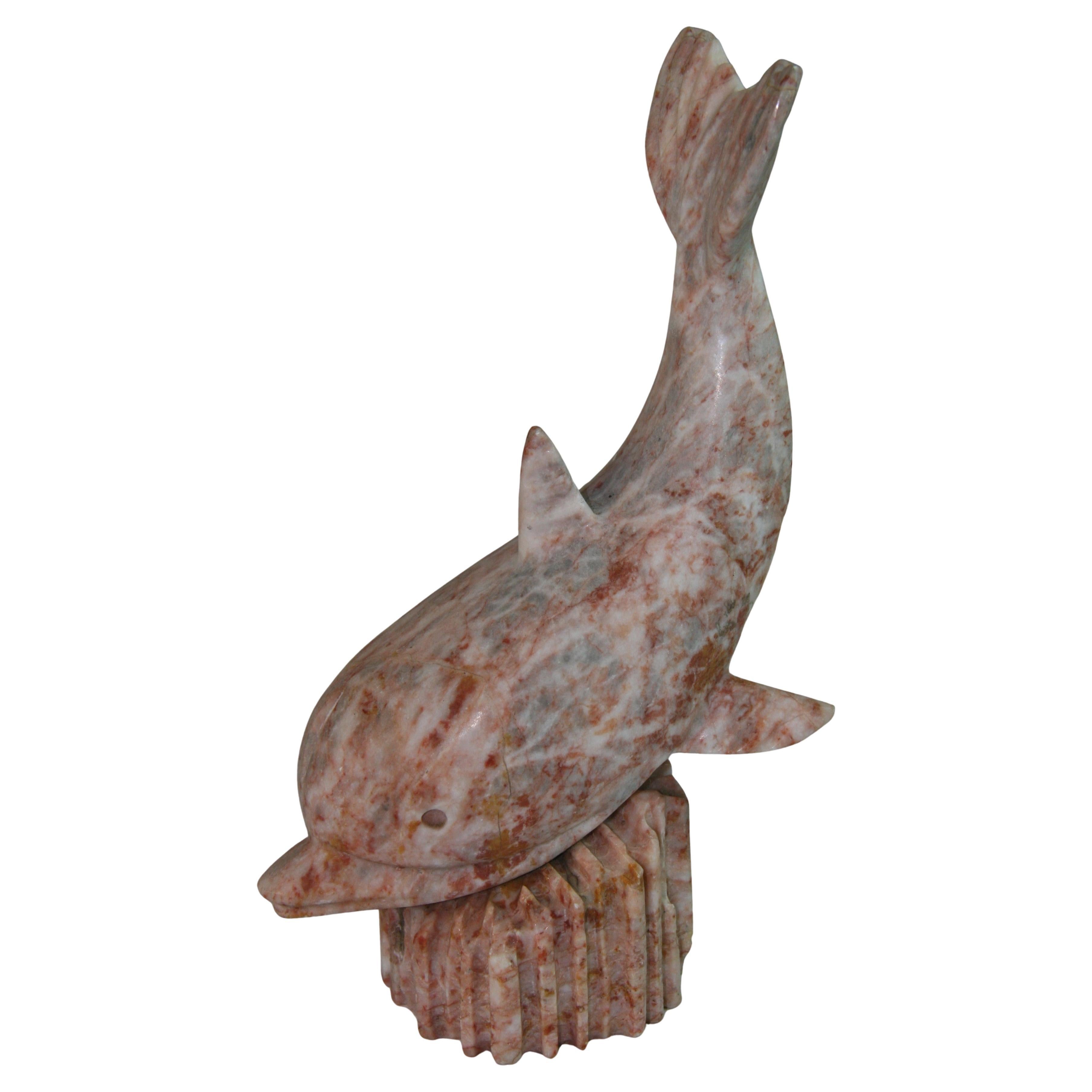 Escultura italiana vintage de delfín tallada en mármol rosa