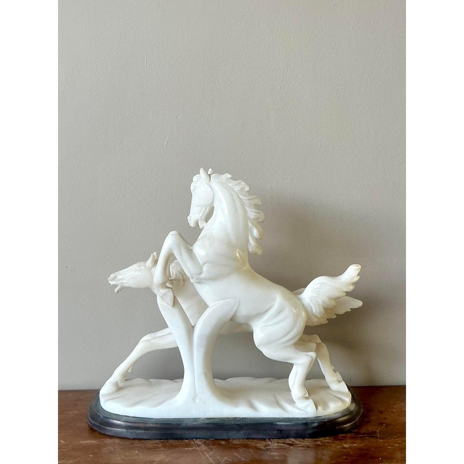 Escultura italiana antigua de caballo tallada en piedra en Bueno estado para la venta en West Palm Beach, FL