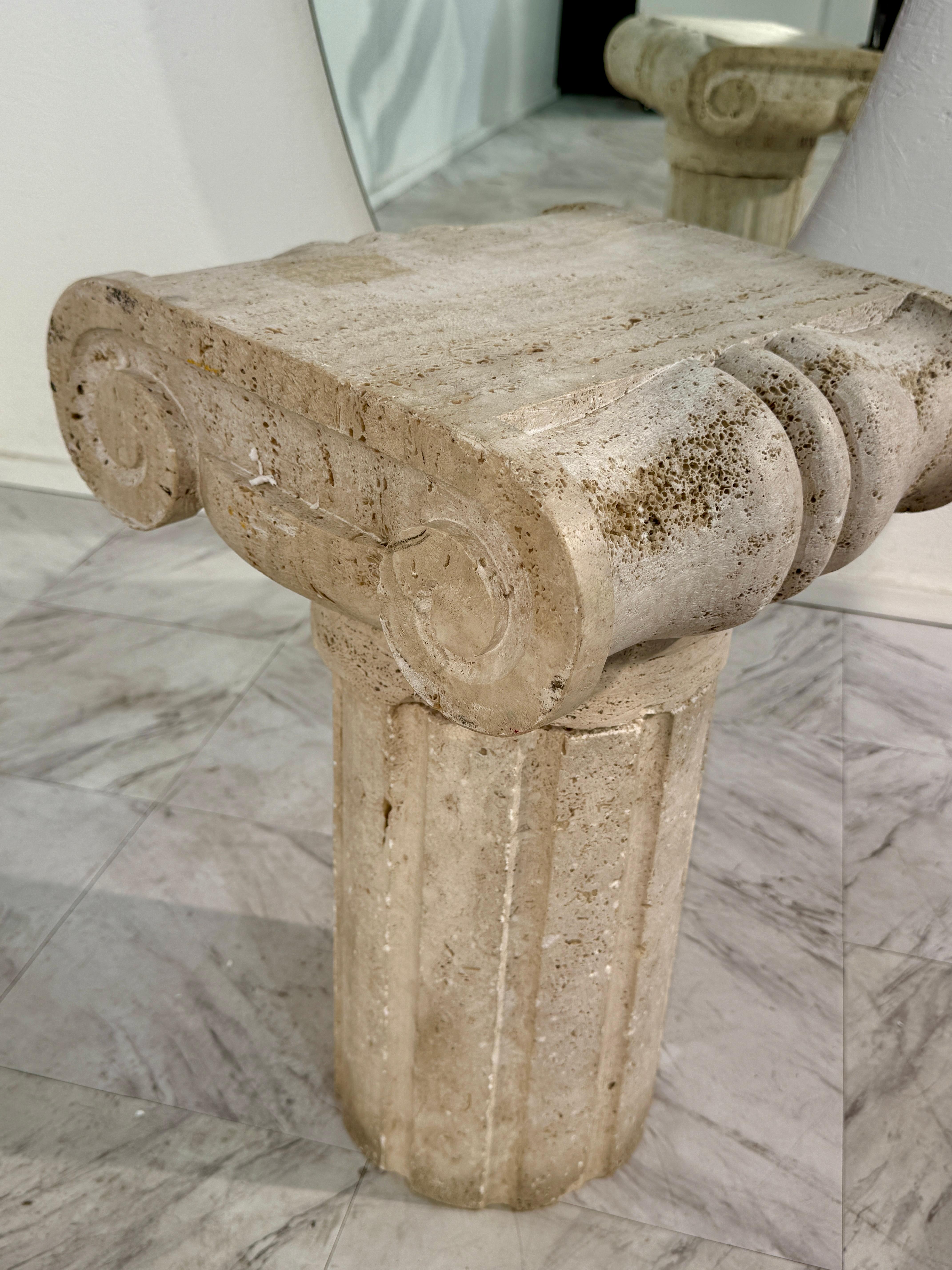 Moderne Colonne italienne vintage en travertin sculpté 1950s en vente