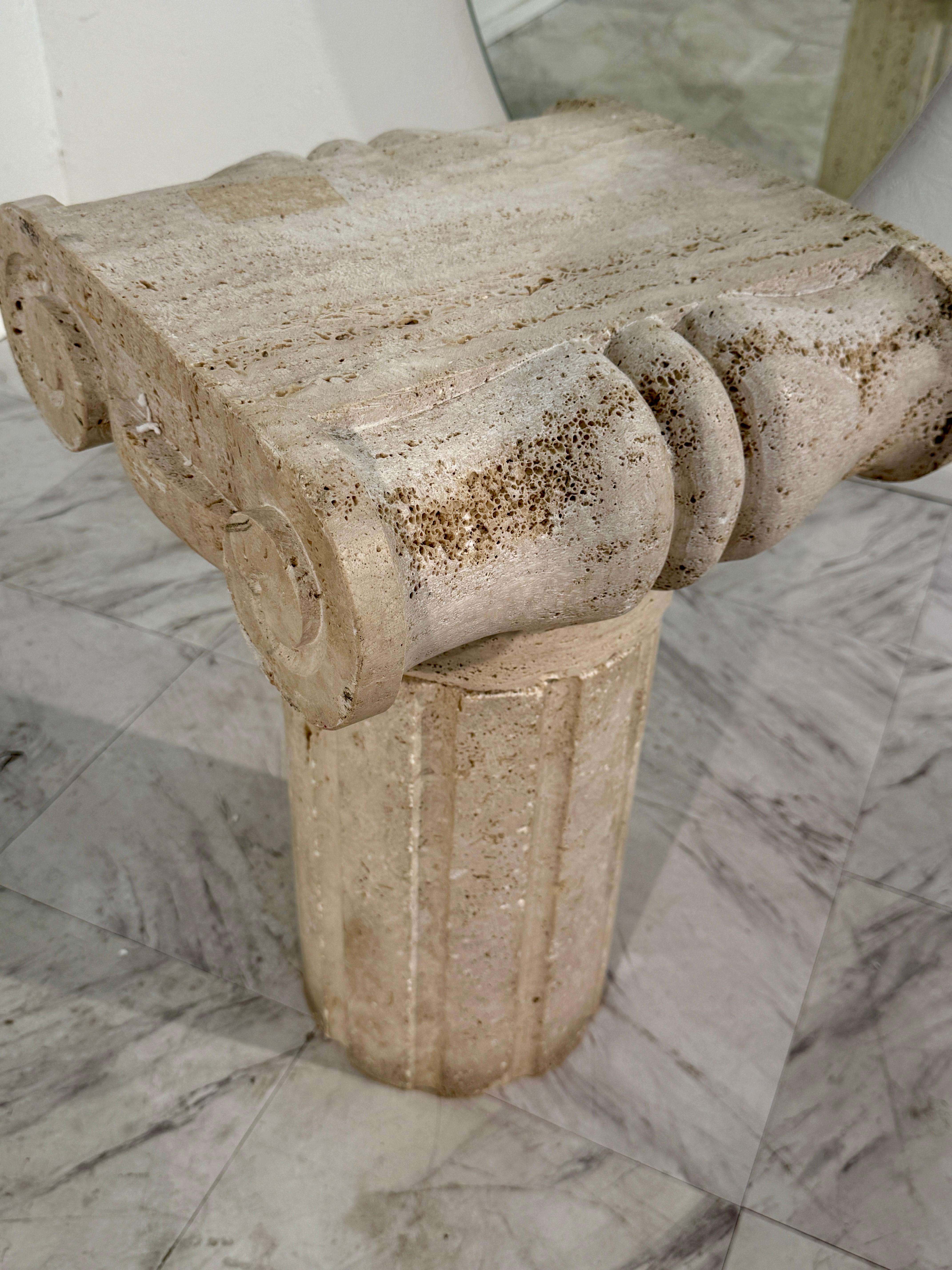 XVIIIe siècle Colonne italienne vintage en travertin sculpté 1950s en vente