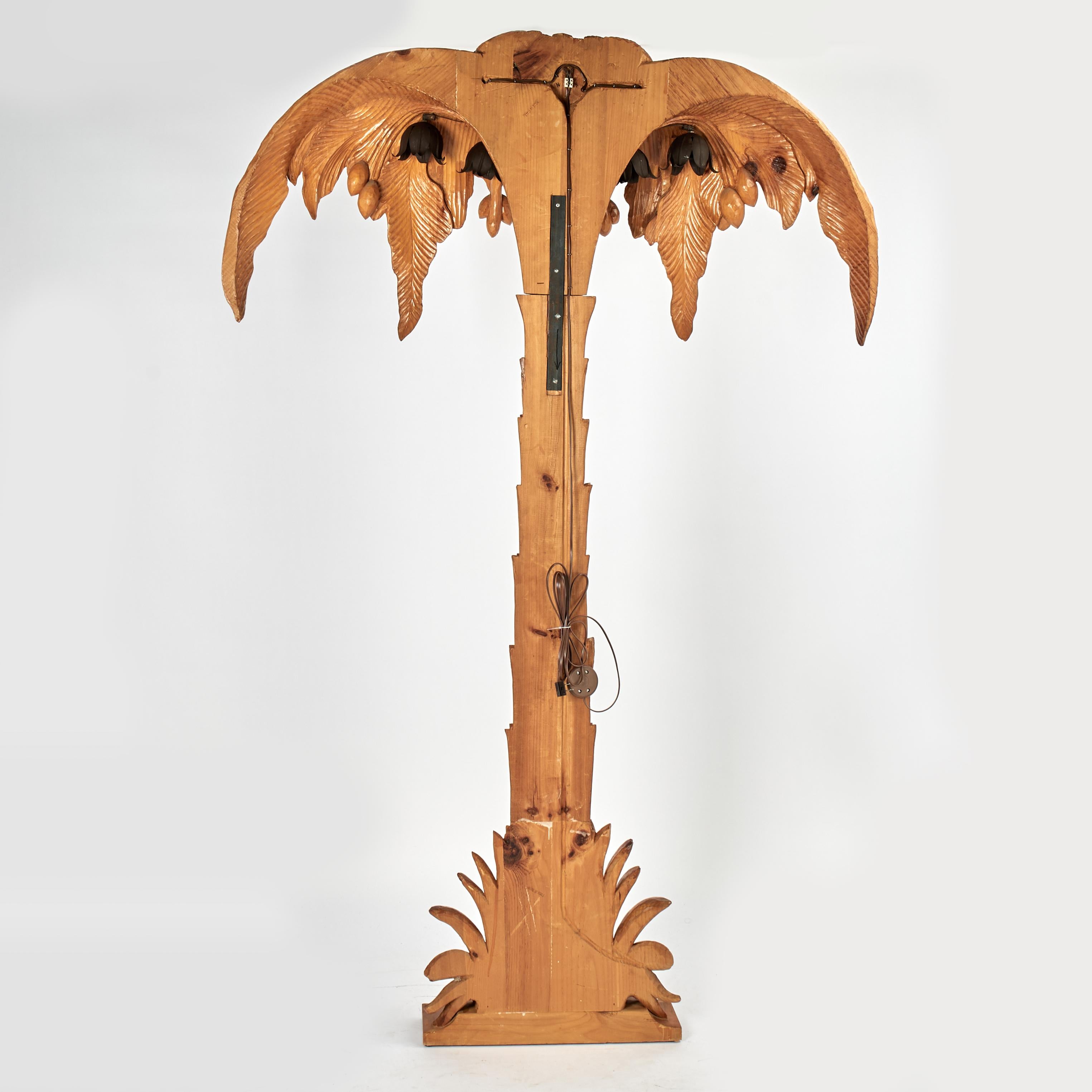 Lampada da terra a palma in legno intagliato Vintage Italian Lamp in vendita 3
