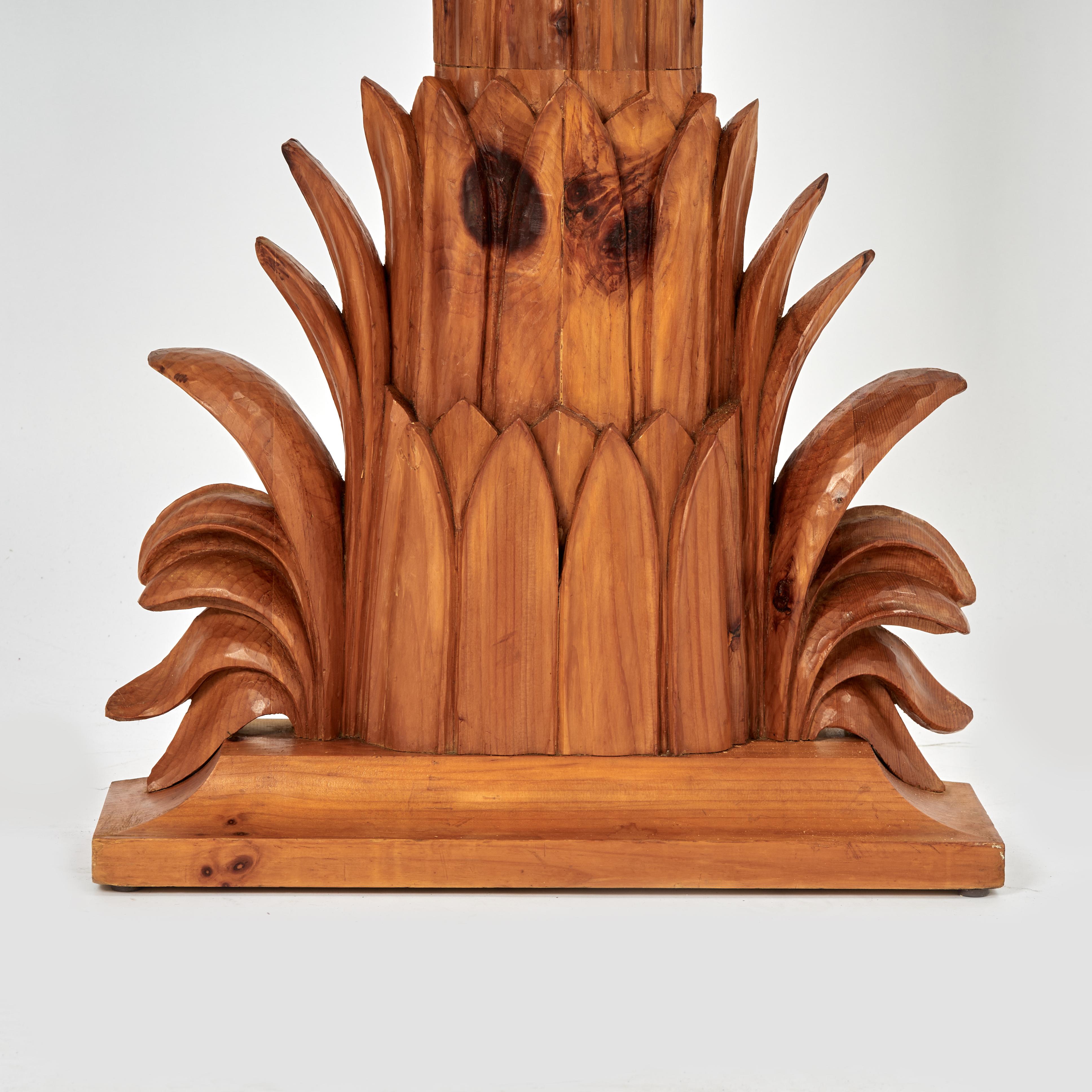 Pino Lampada da terra a palma in legno intagliato Vintage Italian Lamp in vendita