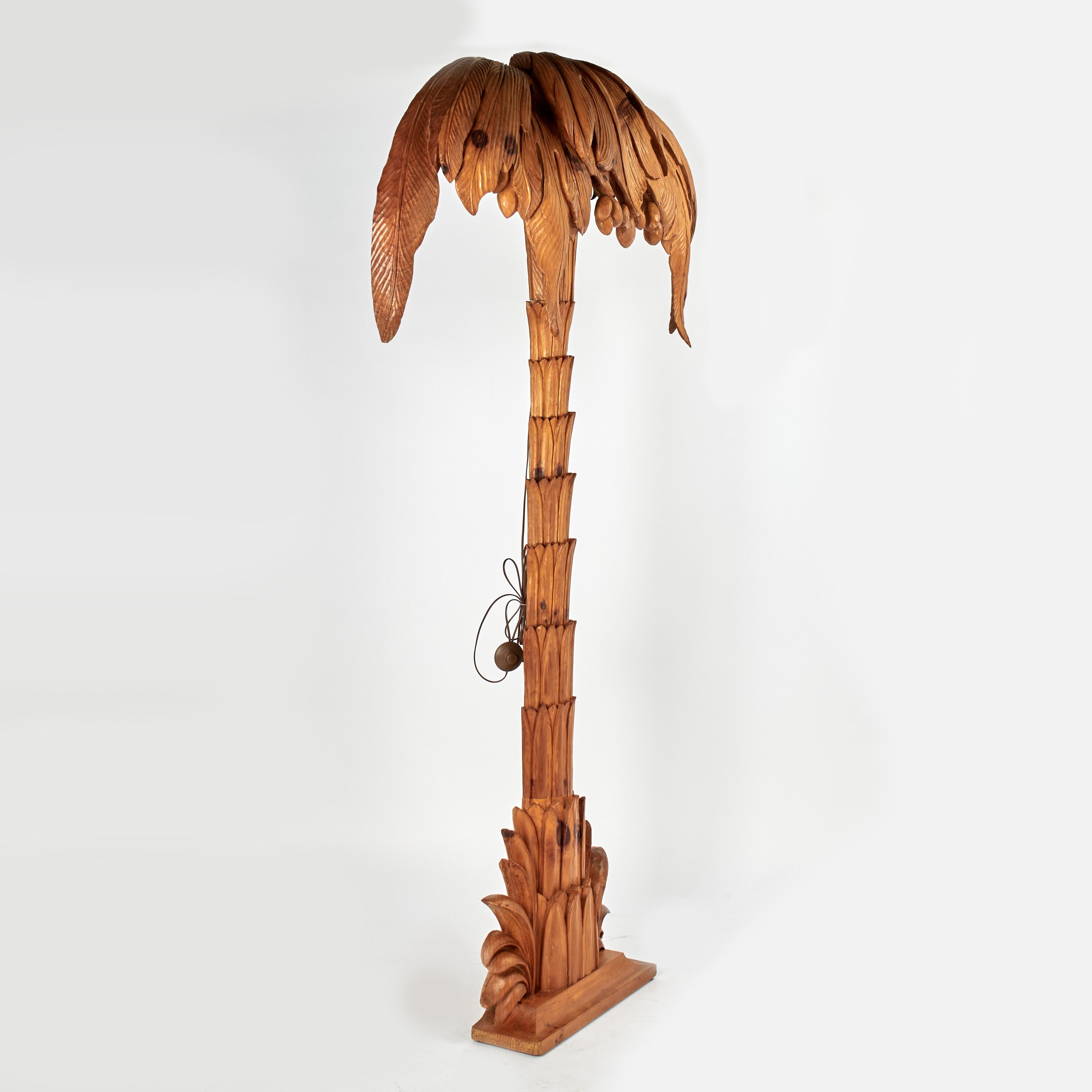Lampada da terra a palma in legno intagliato Vintage Italian Lamp in vendita 1