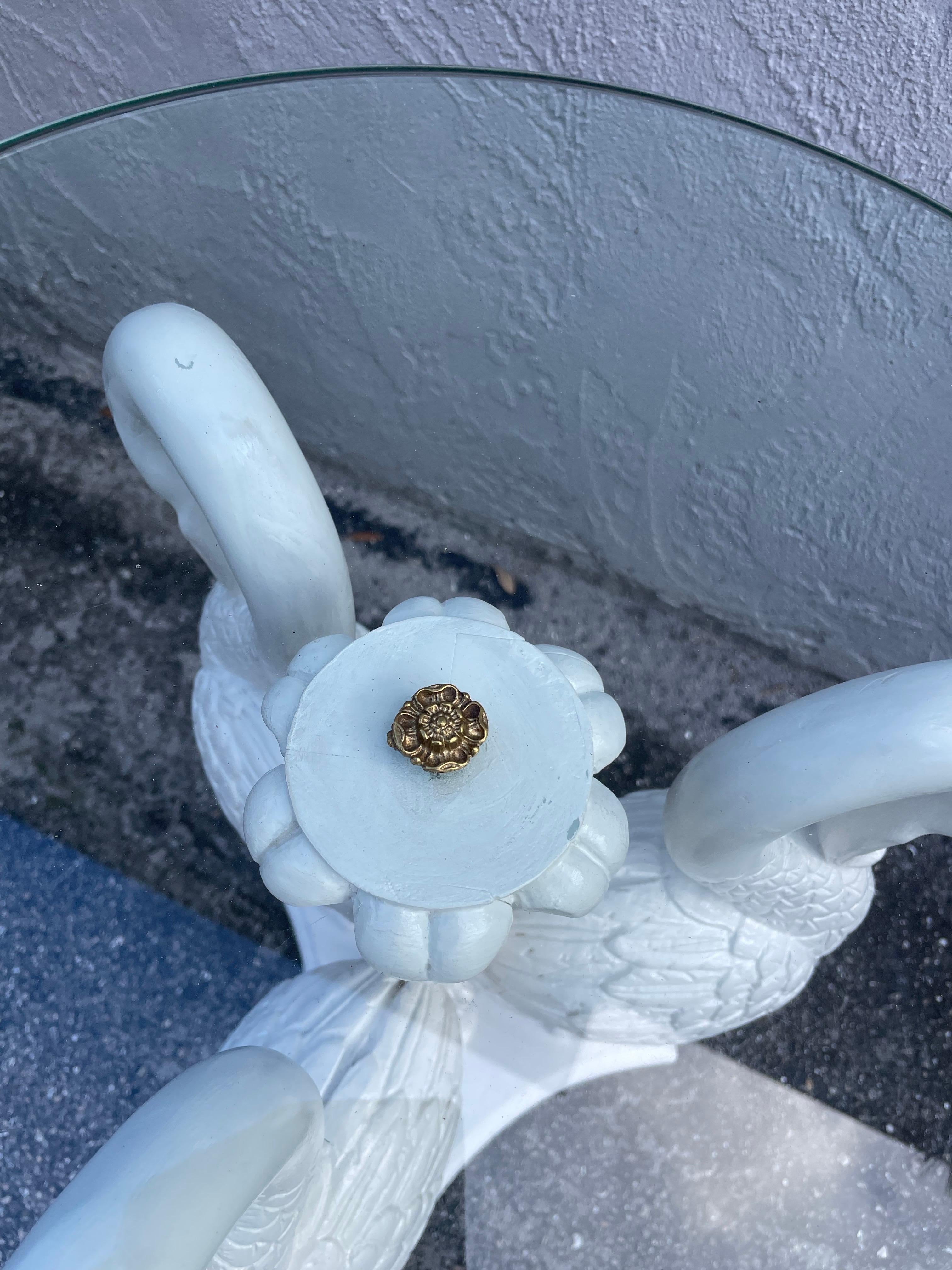 XX secolo Tavolo da bere a cigno in legno intagliato italiano vintage in vendita