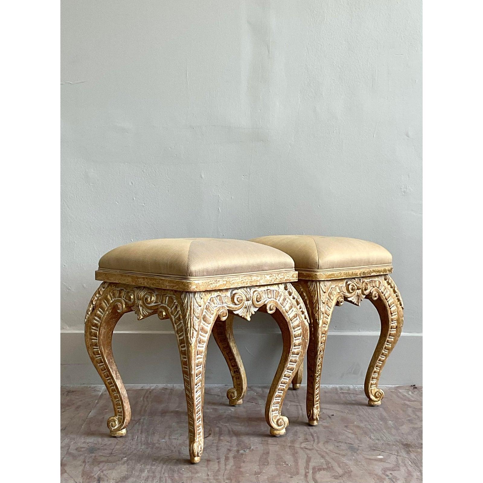 Neoclassico Sgabelli d'epoca Casa De Arte Paoletti intagliati - Una coppia in vendita