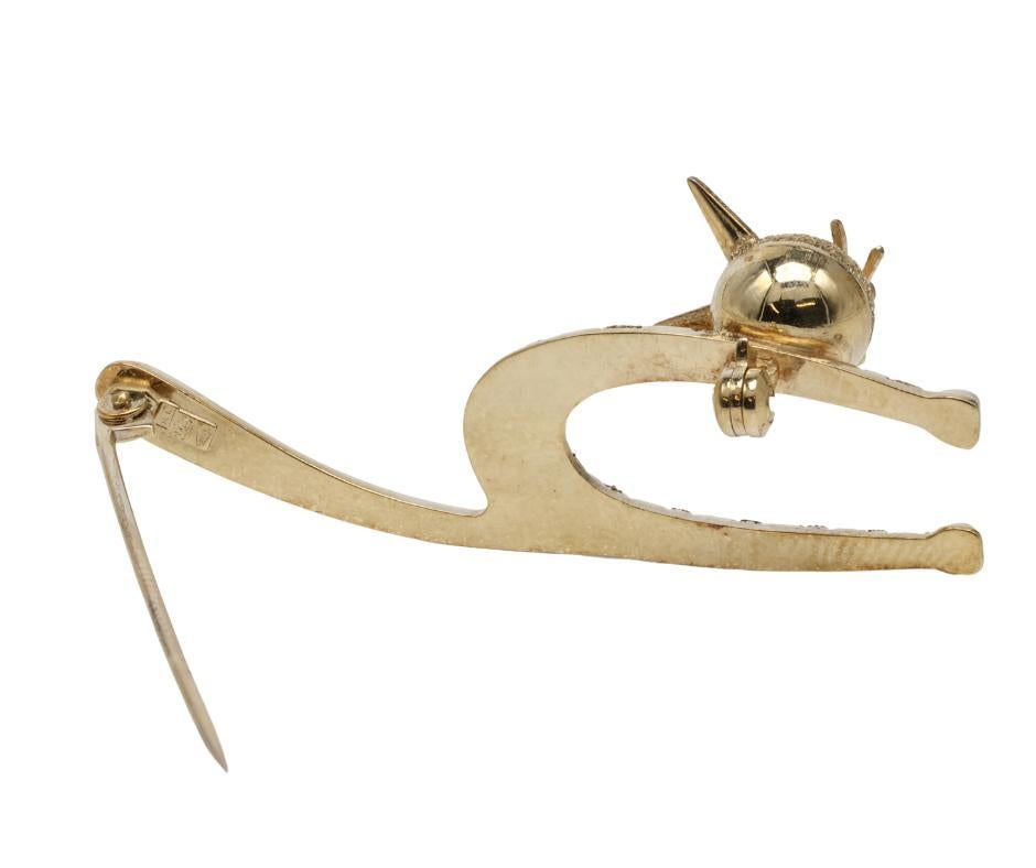 Vintage Italian Cat Brooch in 14k Yellow Gold with Emerald Eyes In Good Condition For Sale In Tampa, FL