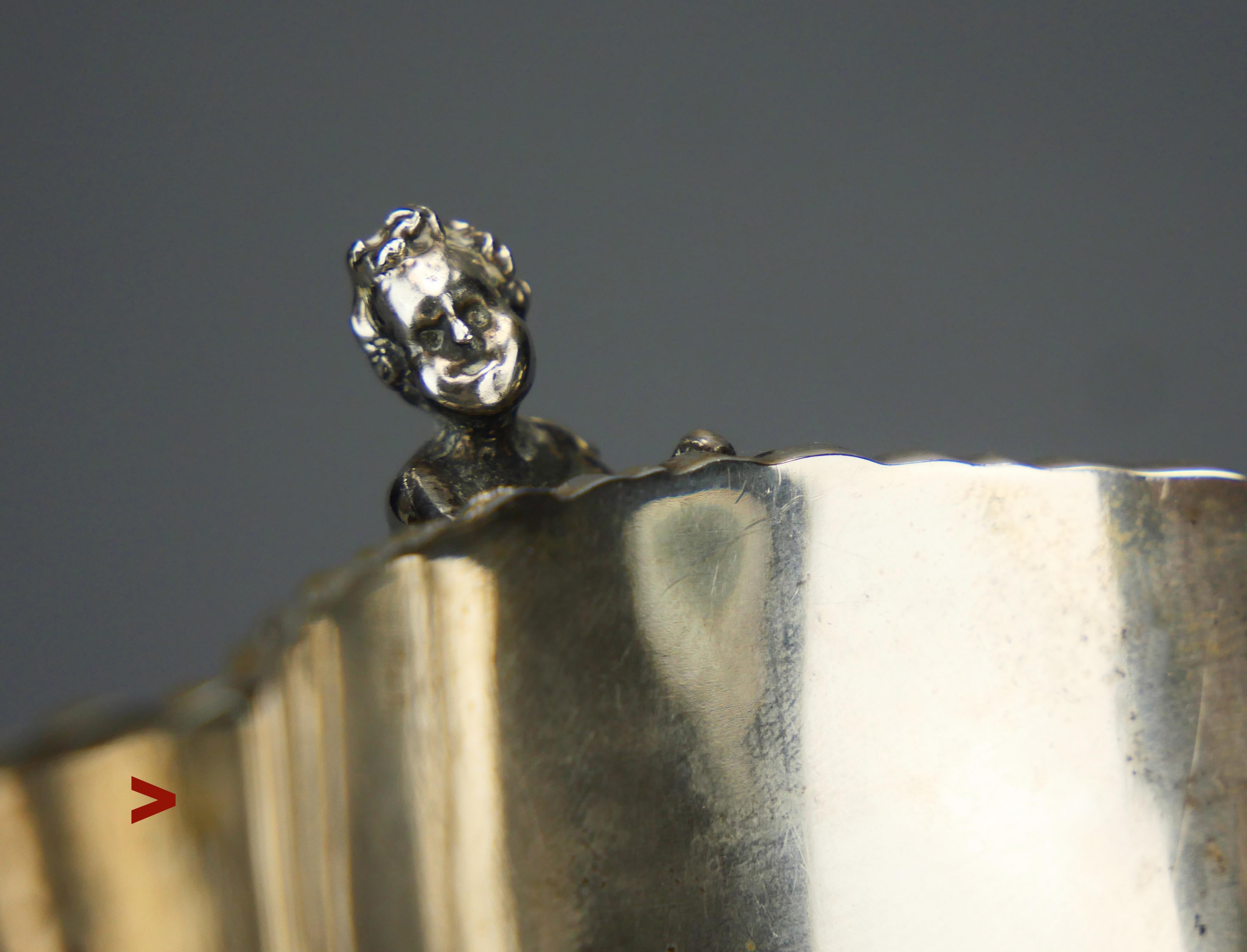  Italian centerpiece or a fruit  bowl on a foot in solid 800 alloy. Very cute climbing boys and well cast floral ornaments on rims and and on partially openwork foot. 

Measures 14 cm high x Ø 16 cm  x 8 cm wide at  bottom. Weight :  314