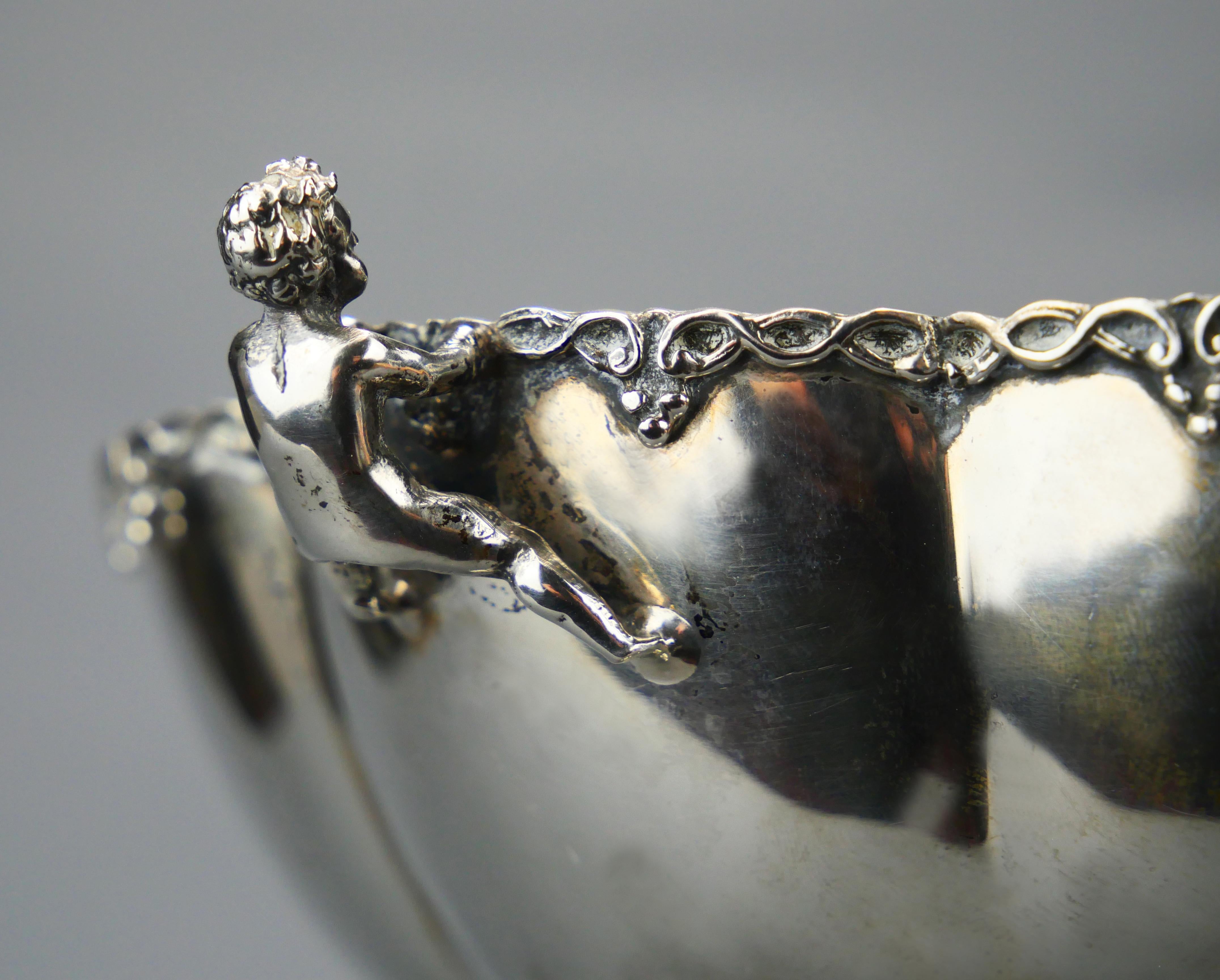 Women's or Men's Vintage  Italian Centerpiece Fruit bowl  solid 800 Silver / 314 gr For Sale