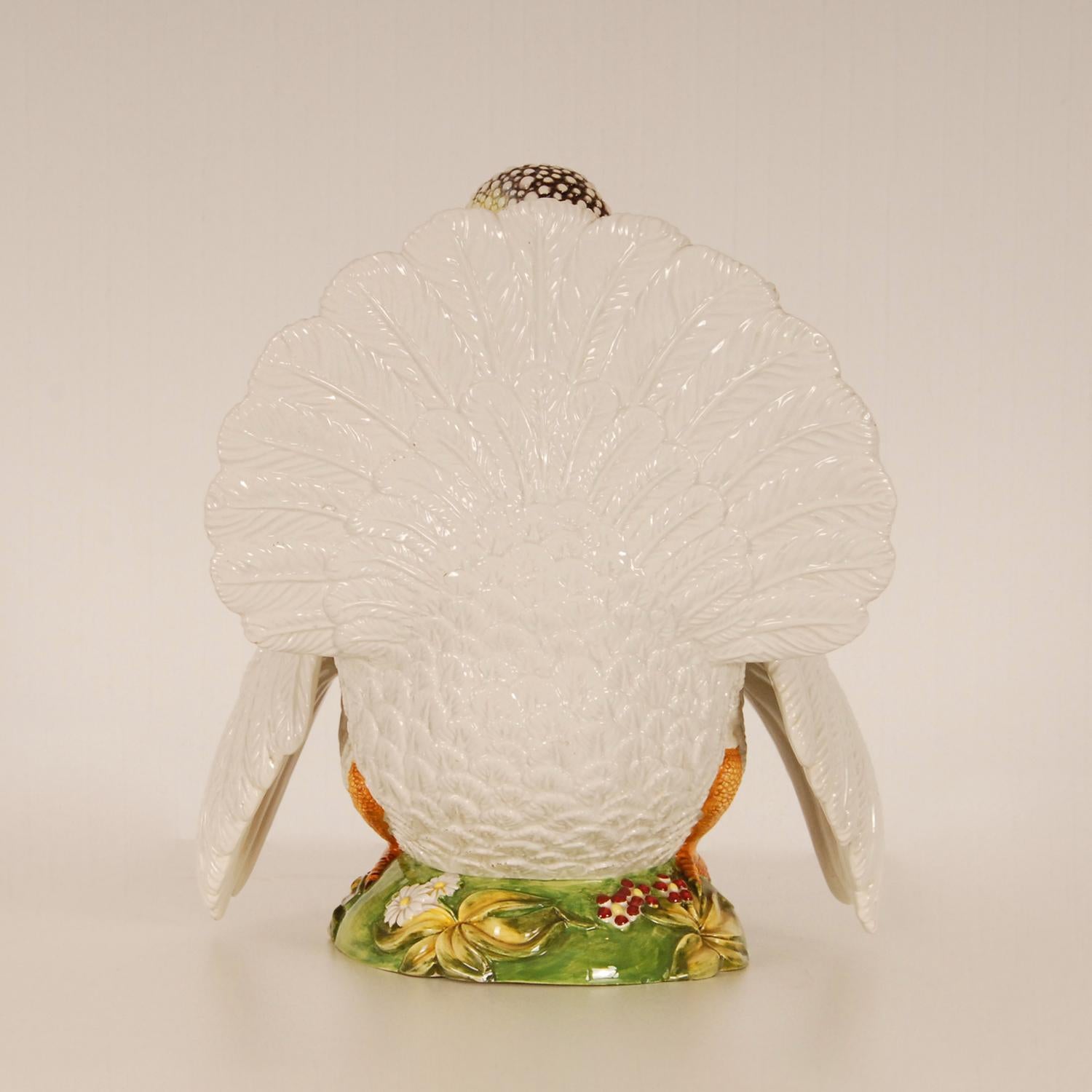 Baroque Soupière italienne vintage en porcelaine avec figurine d'oiseau en forme d'animal en céramique  en vente