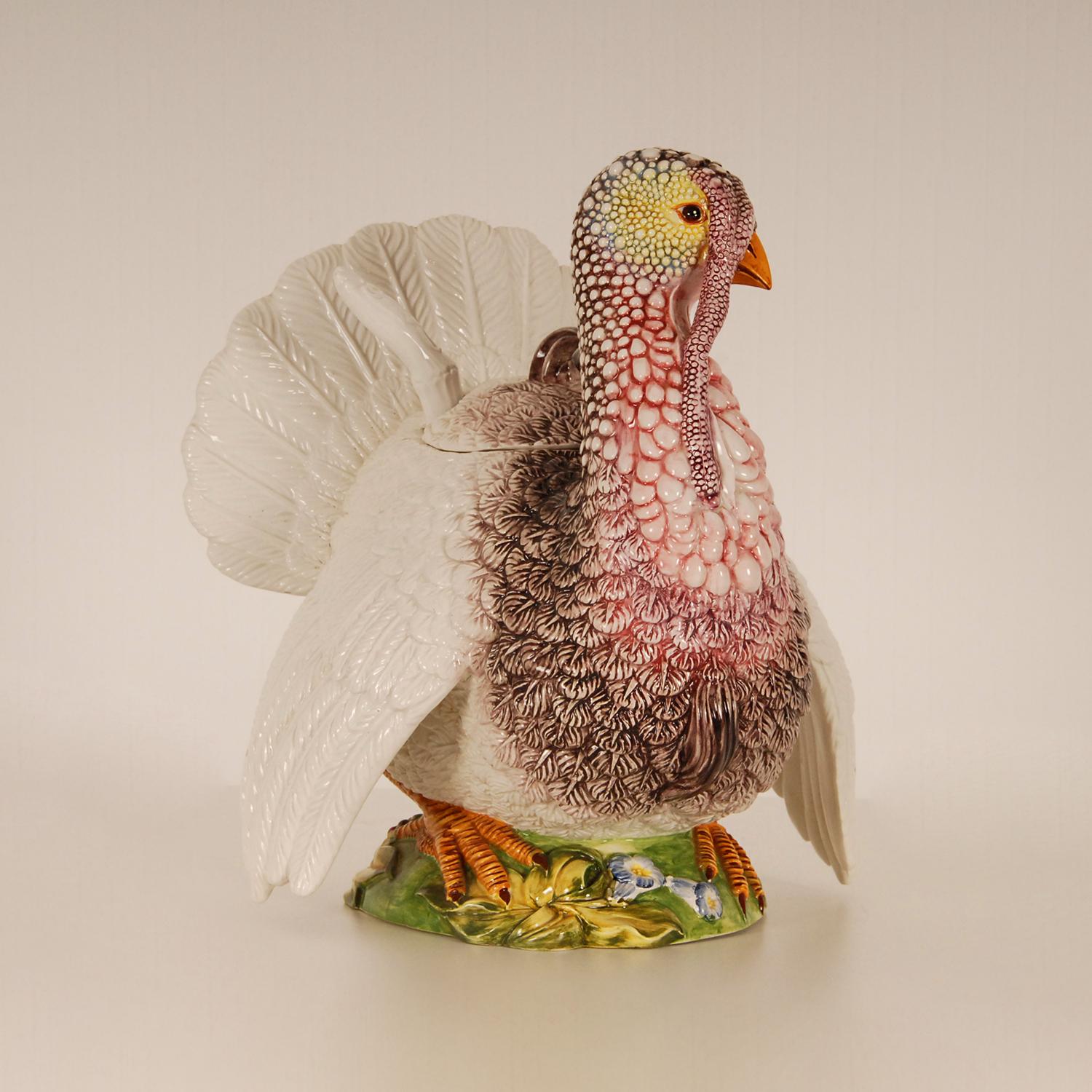 Vintage Italian Ceramic Animal Figurine Turkey Porcelain Bird Figure Tureen  In Good Condition For Sale In Wommelgem, VAN