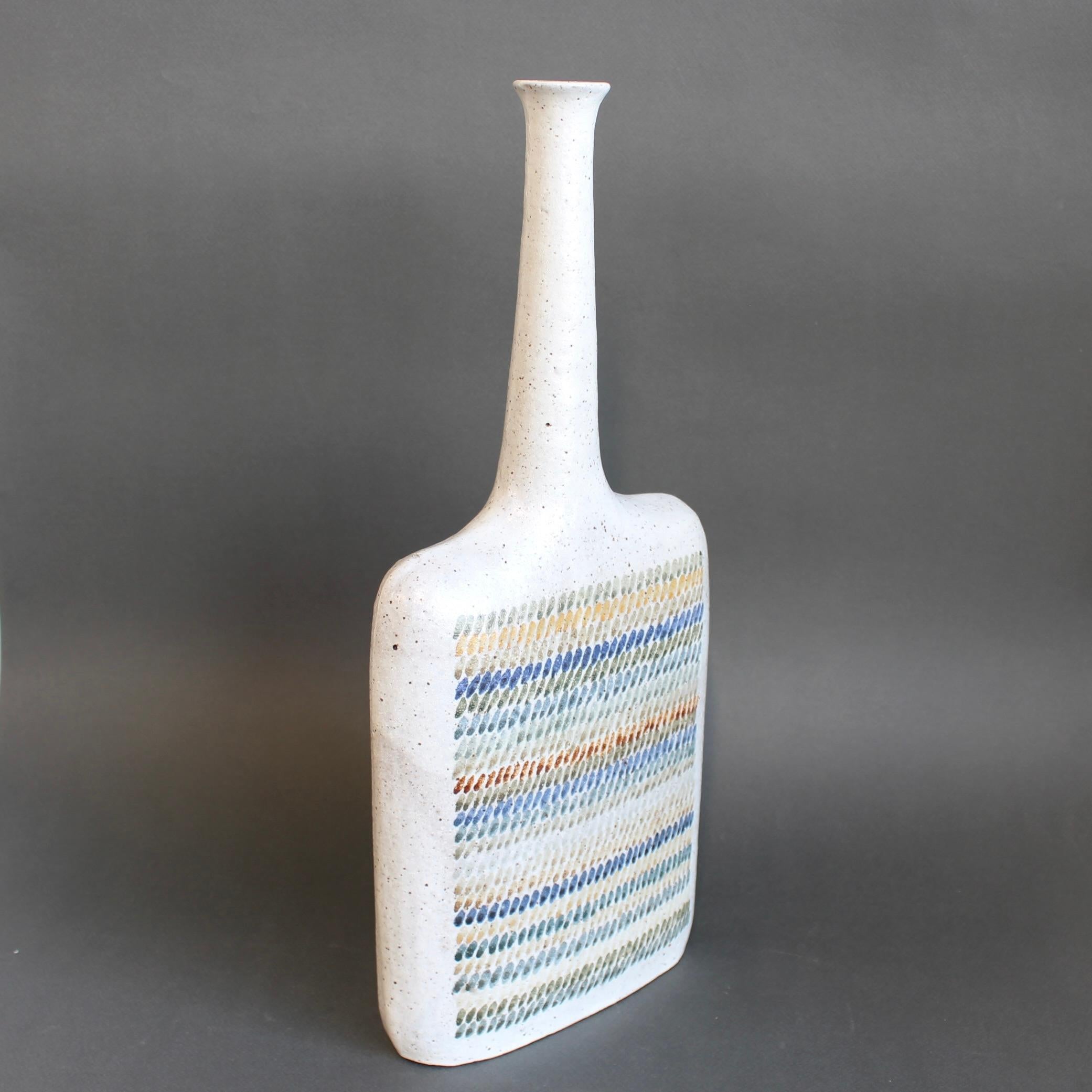 Dekorative Flasche aus italienischer Keramik von Bruno Gambone (ca. 1990er Jahre) - groß (Italienisch) im Angebot