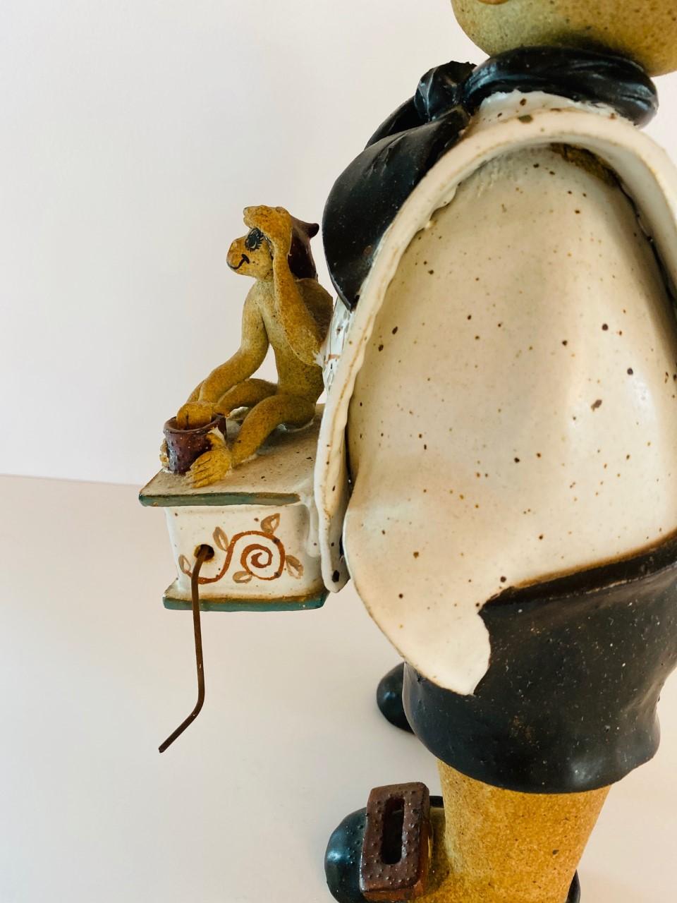 Italienische Keramik-Figur, Vintage, Mann mit Spieluhr und Affe im Angebot 2