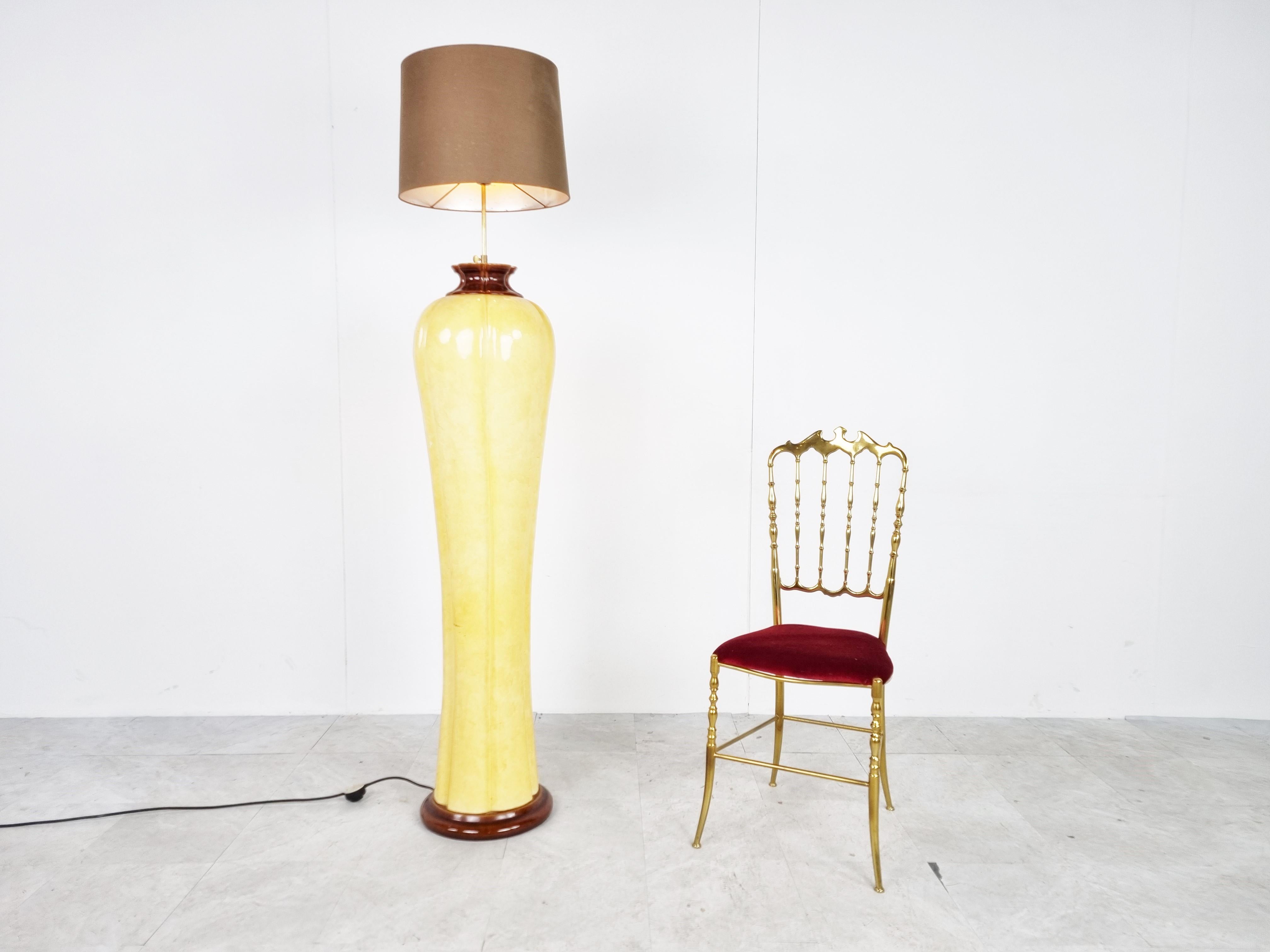 Large vintage ceramic floor lamp.

Elegant base with a beige fabric lamp shade.

The height of the lamp is adjustable.

tested and ready to use with a regular E27 light bulb socket.

1980s - Italy

Measures: height: 170 cm /