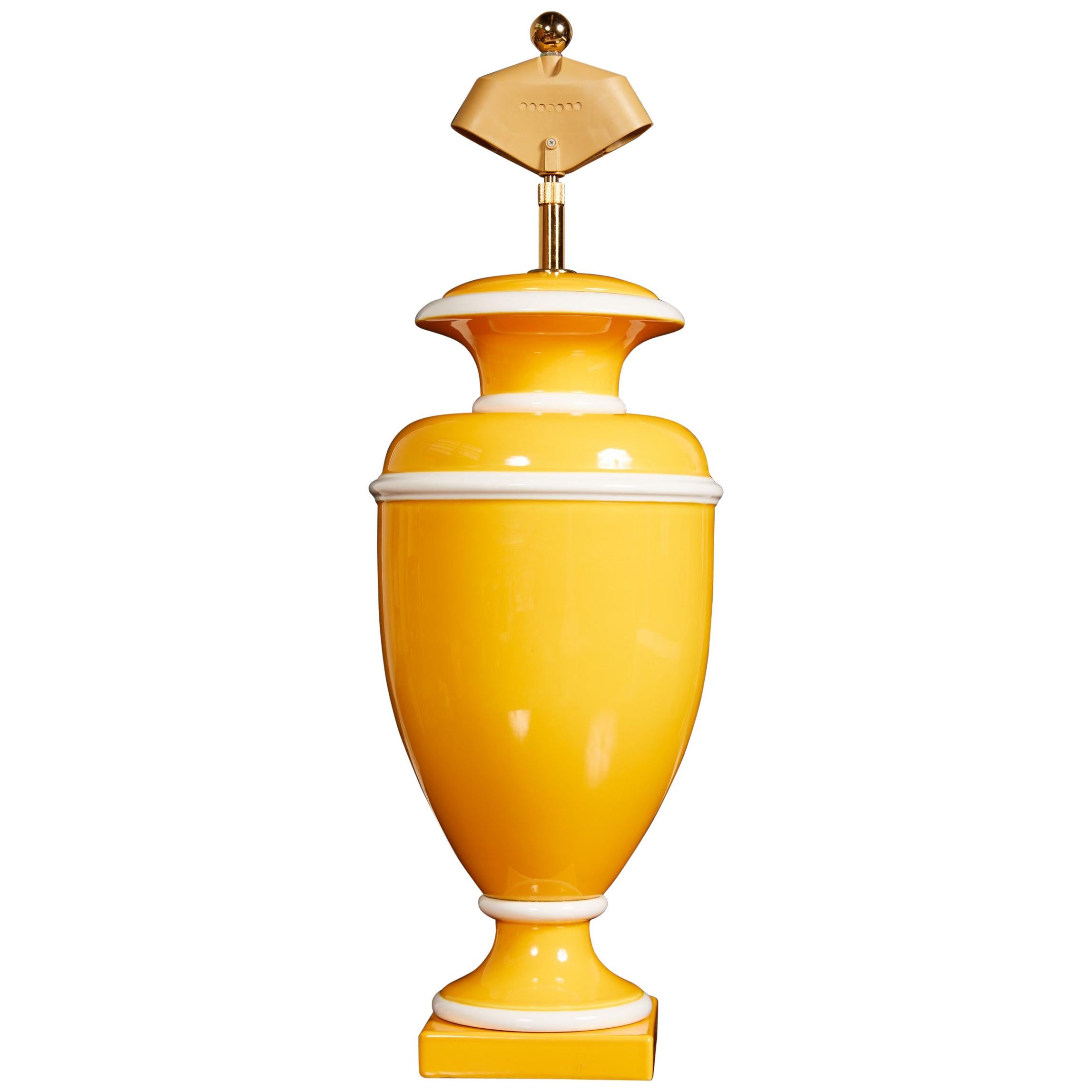 Lampe italienne vintage en céramique jaune et blanche en vente