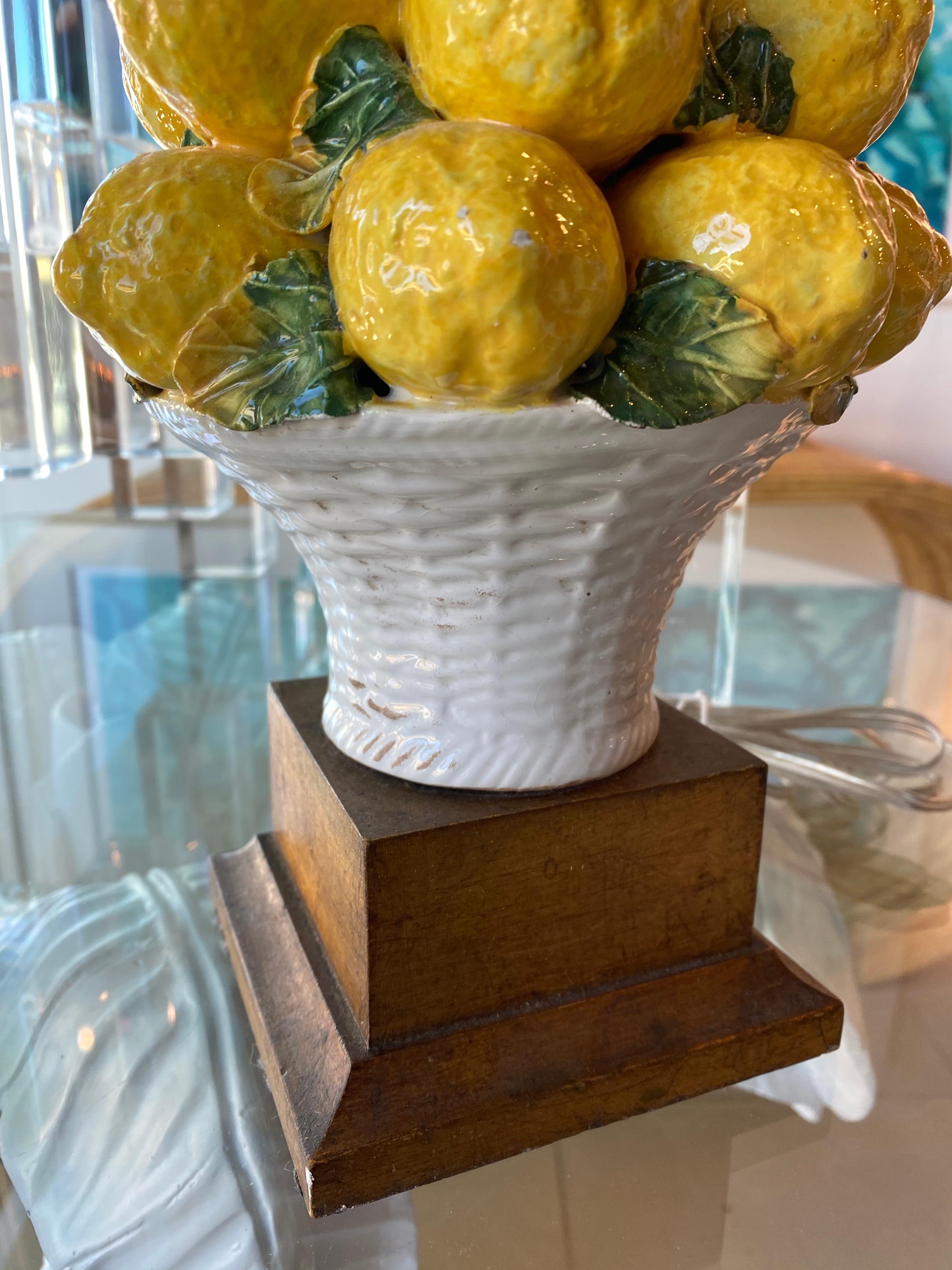 Vintage Italian Ceramic Lemon Lamp Basket Table Lamp Newly Wired In Good Condition In West Palm Beach, FL