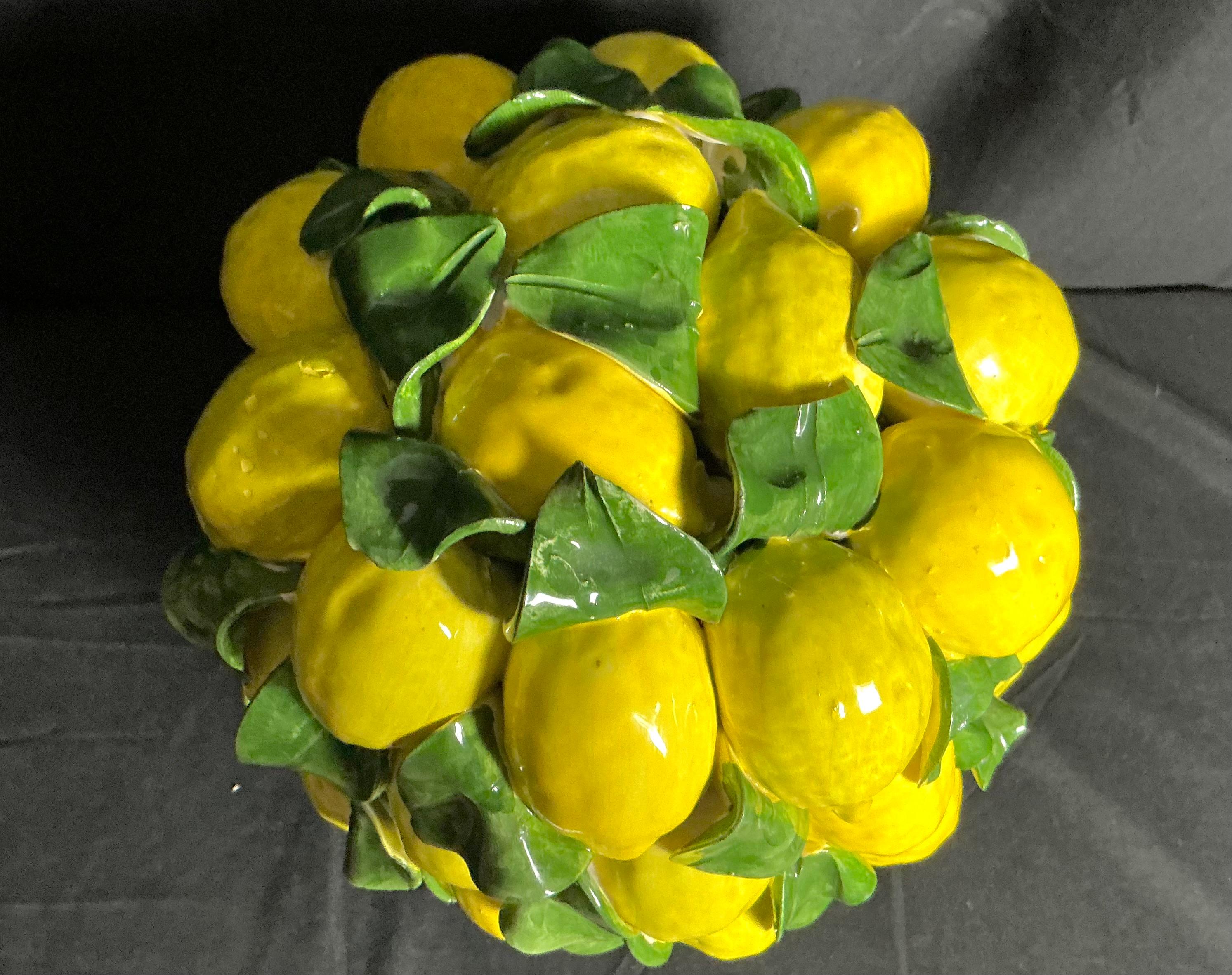 Mid-Century moderno Albero di limoni in ceramica d'epoca con cestino in vendita