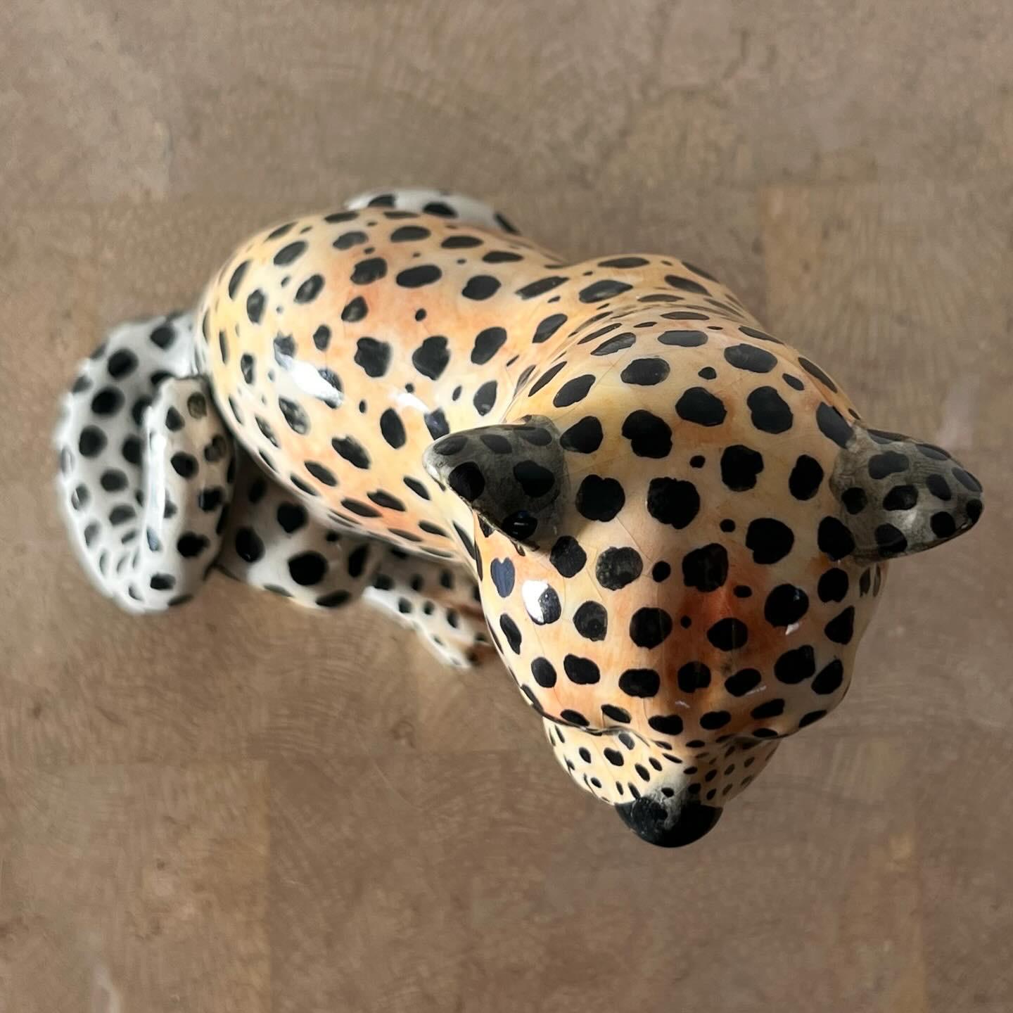 Italienische Vintage-Keramikskulptur eines Leoparden, Mitte des 20. Jahrhunderts.  im Zustand „Gut“ in View Park, CA