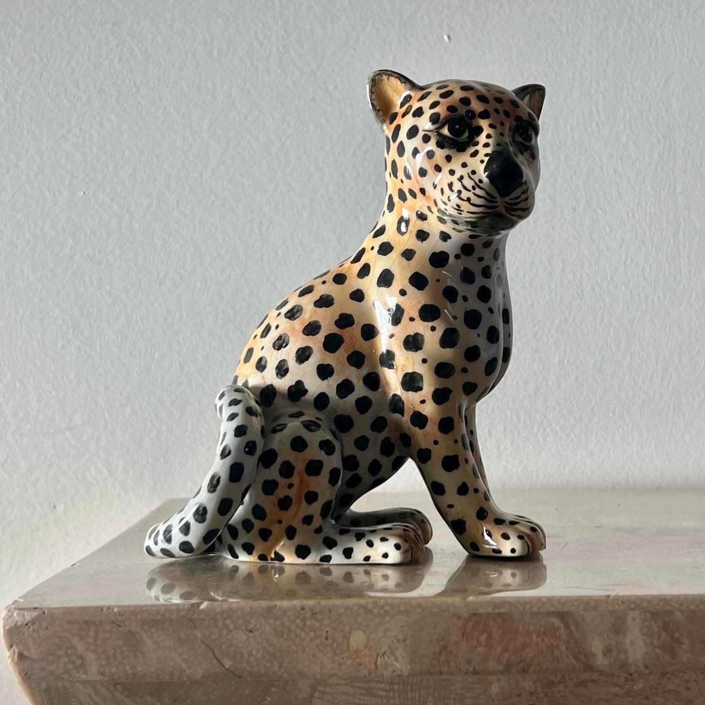 Vintage Italian ceramic sculpture of a leopard, mid 20th century.  In Good Condition In View Park, CA