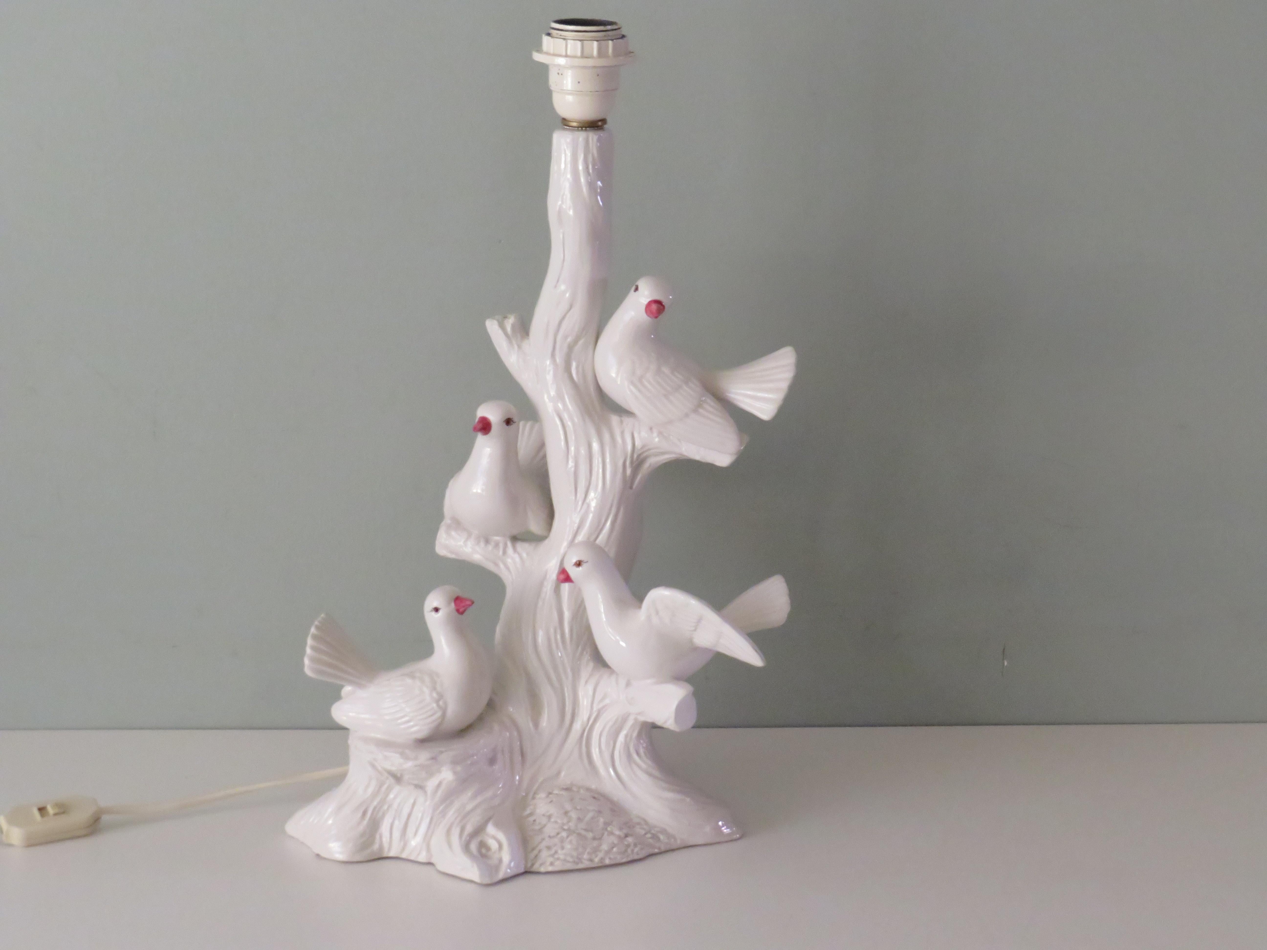 Vintage Italian Ceramic Table Lamp with Doves and Bespoke Lamp Shade For Sale 1