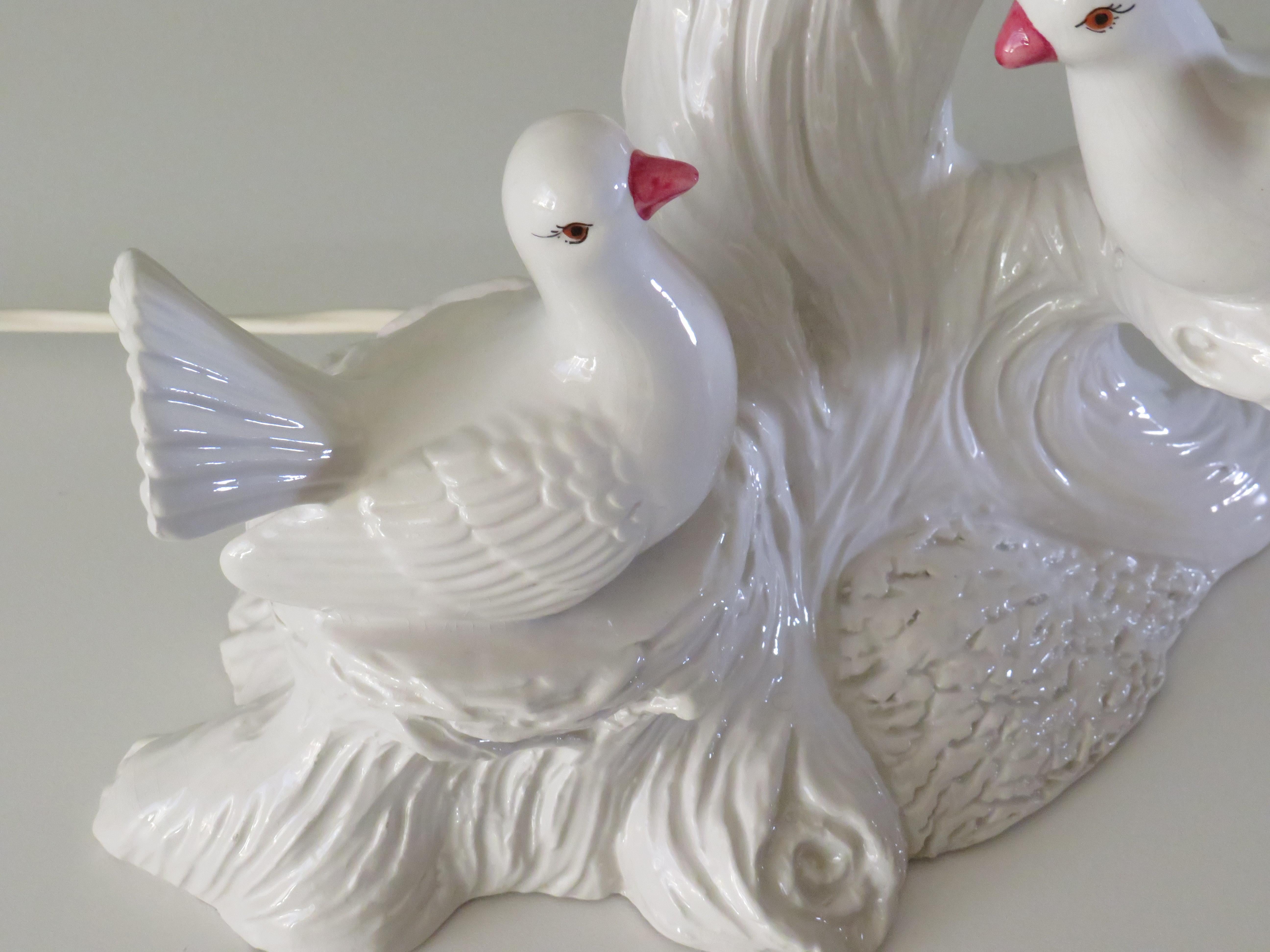 Vintage Italian Ceramic Table Lamp with Doves and Bespoke Lamp Shade For Sale 2