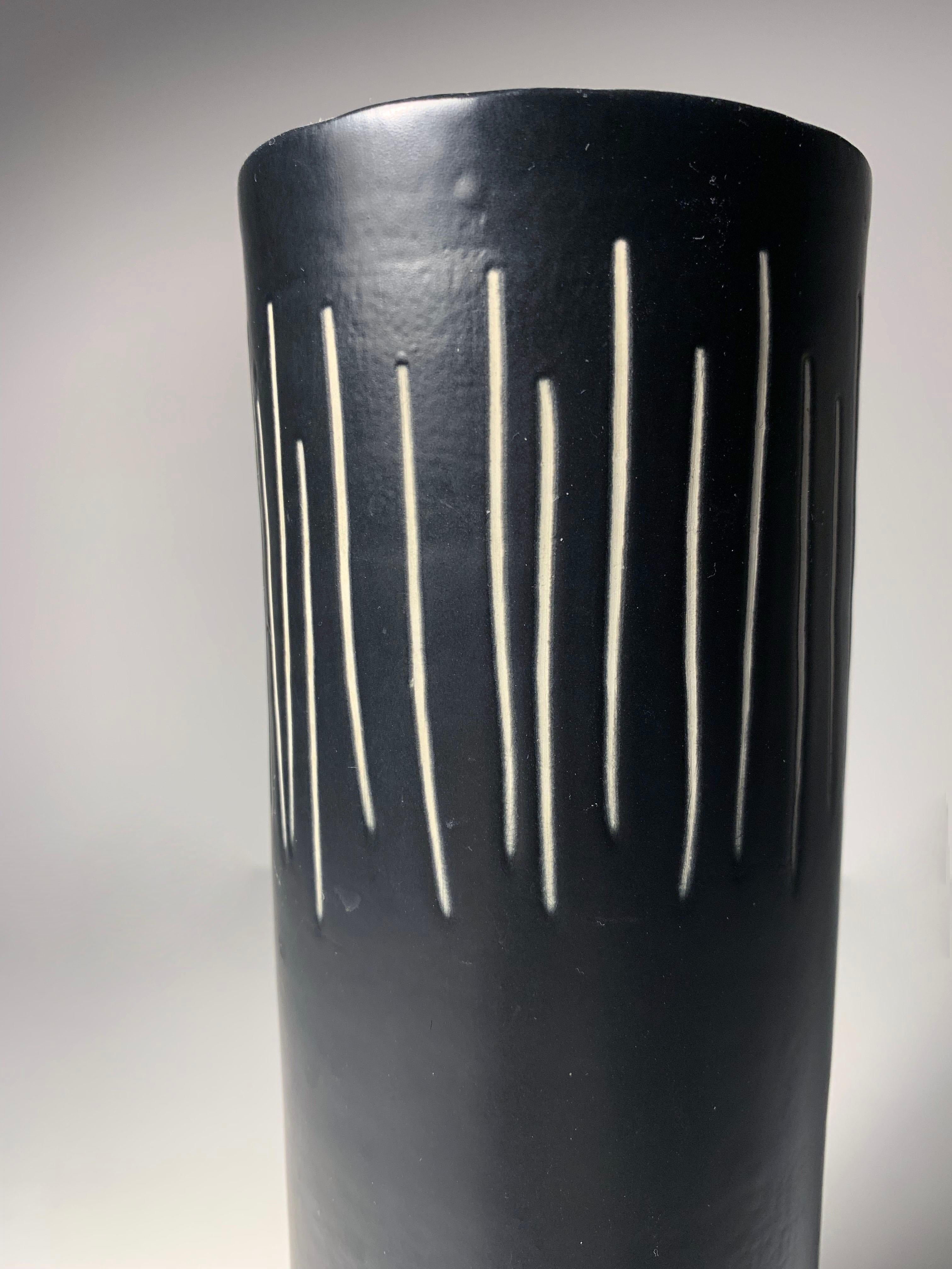Mid-Century Modern Vintage Italian Ceramic Vase by Alvino Bagni for Bitossi / Raymor Gunmetal Black For Sale