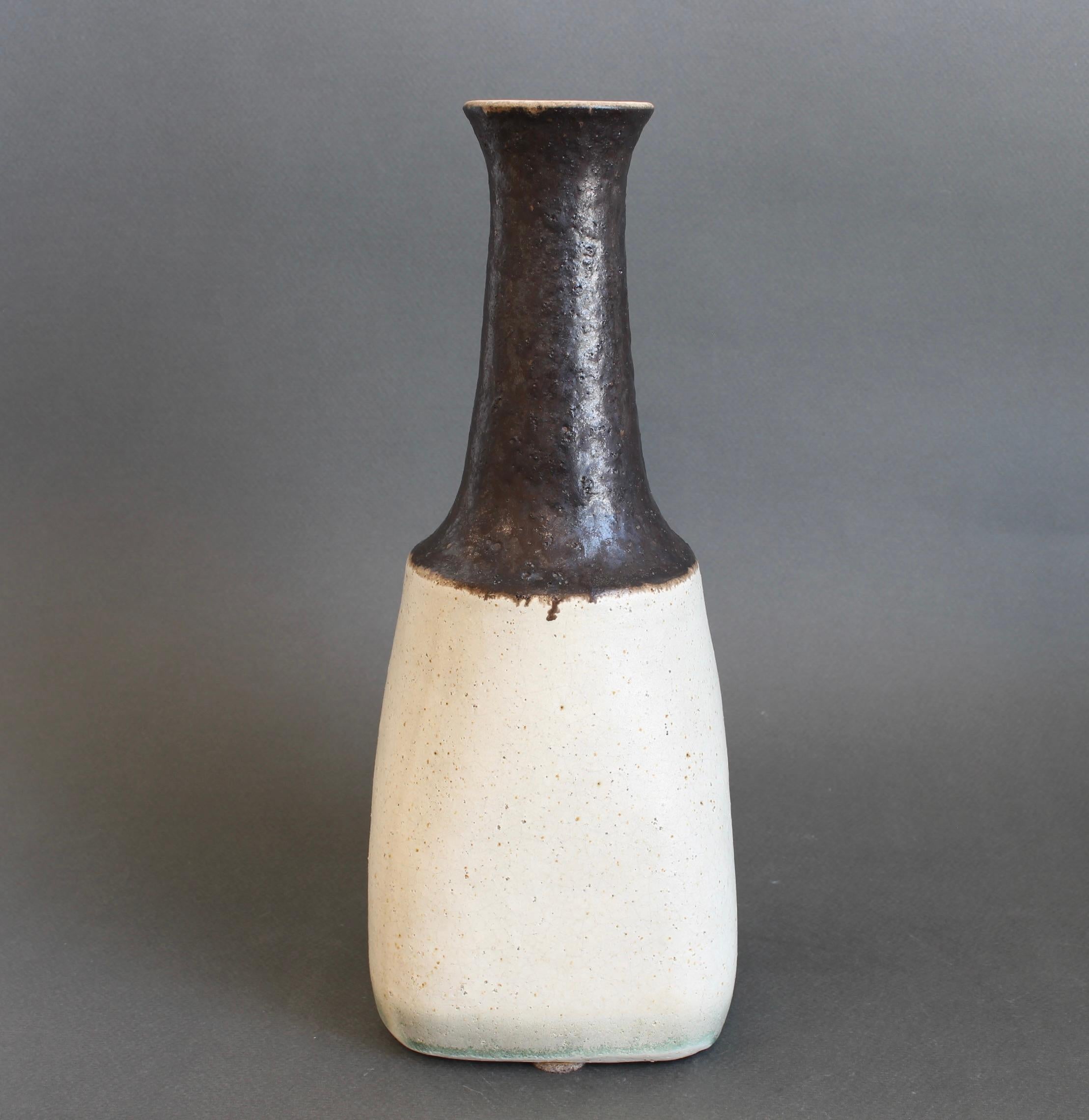 Vase aus italienischer Keramik von Bruno Gambone (ca. 1980er Jahre) (Italienisch) im Angebot