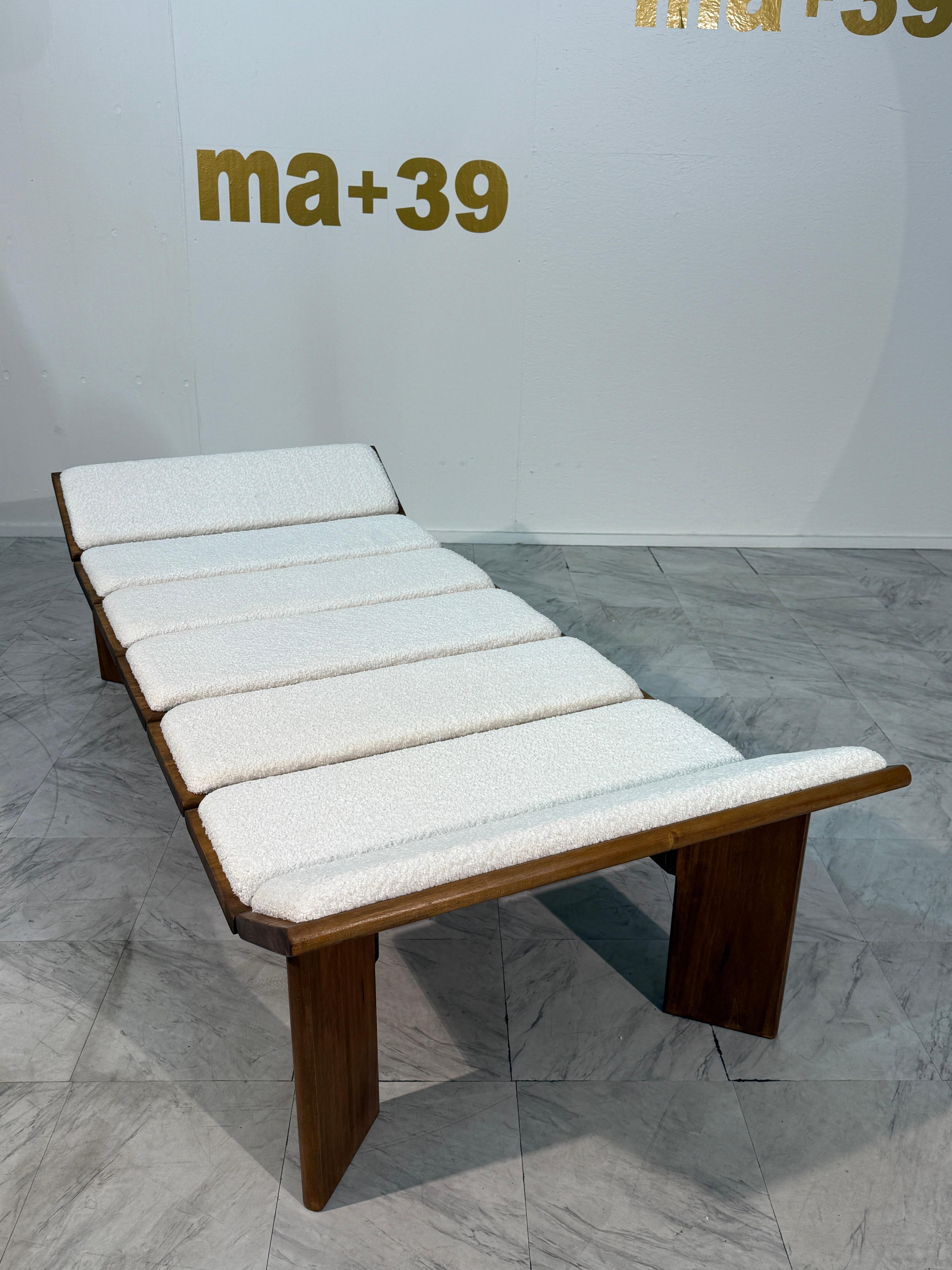 Bouclé Vintage Italian Chaise Lounge, 1970s en vente