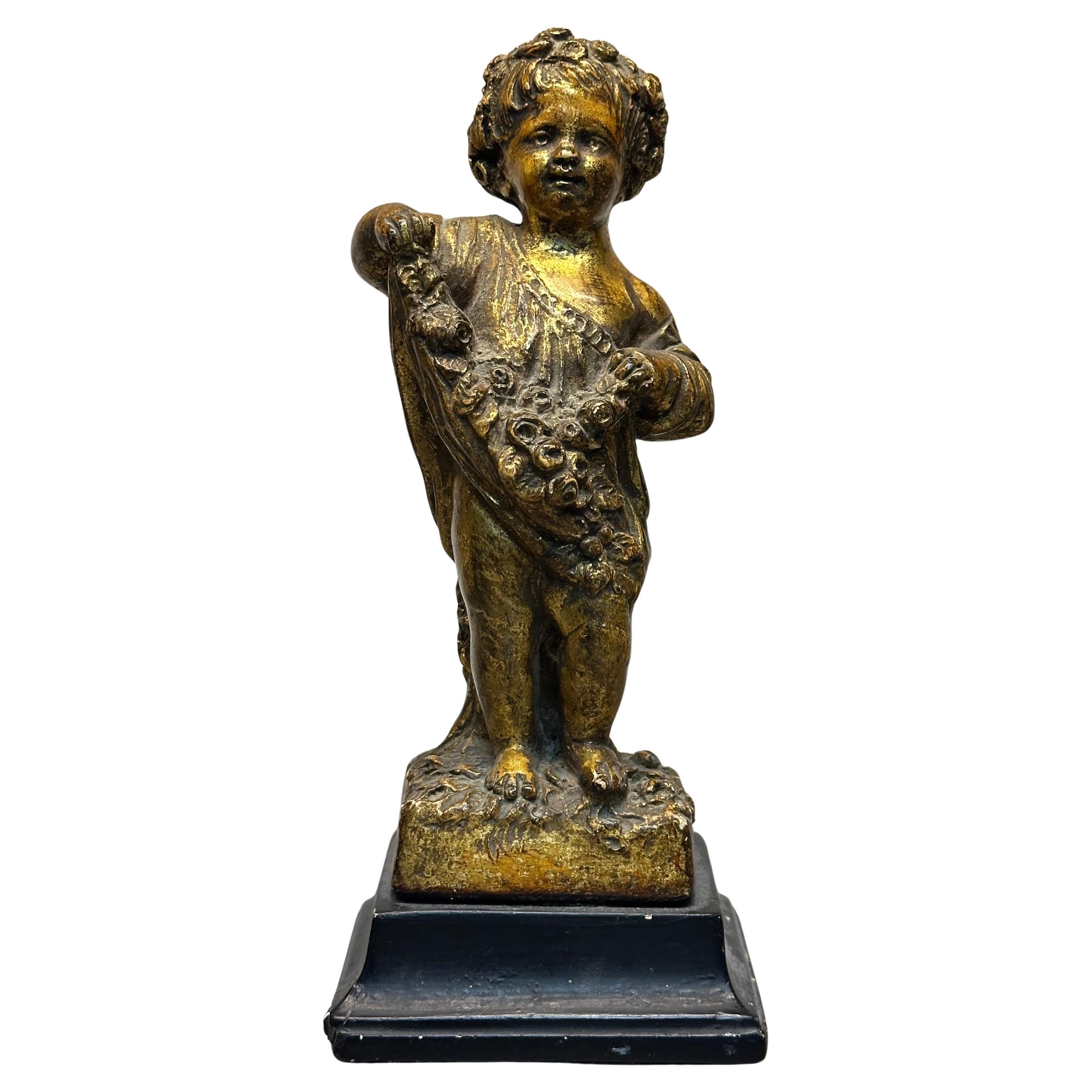 Gesso italiano d
epoca / Statua di cherubino dorata di Borghese