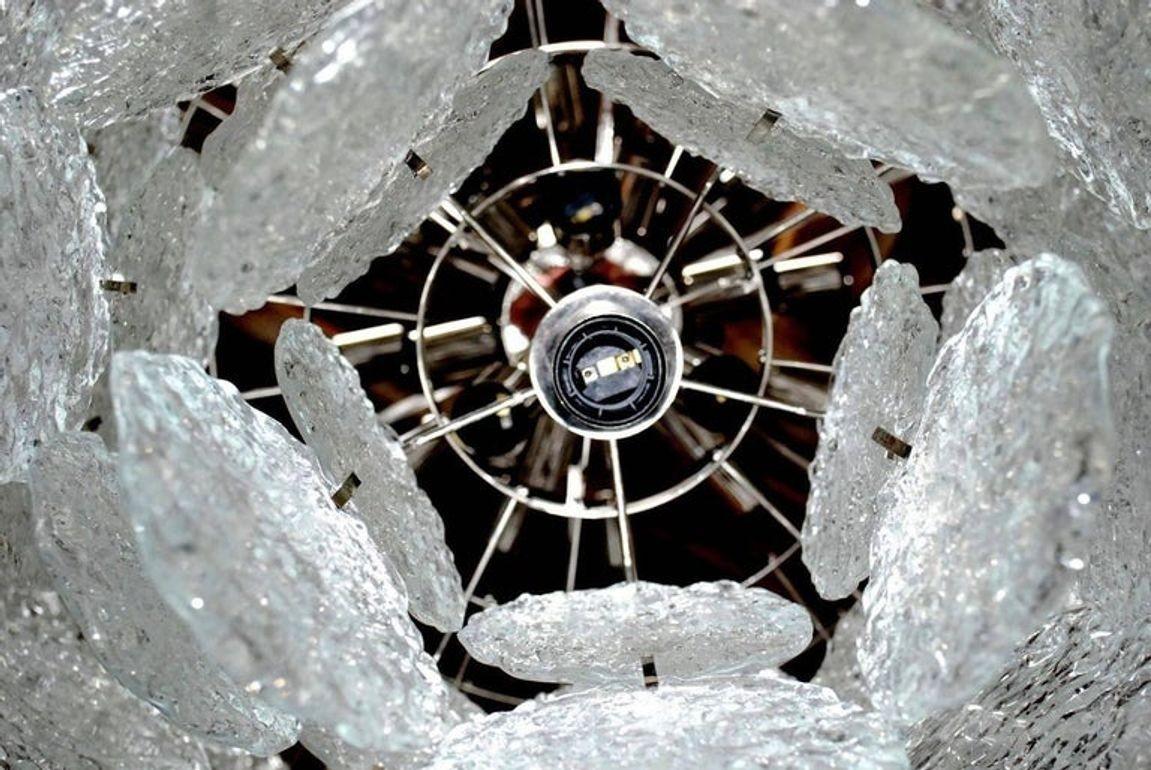 Metà XX secolo Lampadario italiano vintage con dischi ovali trasparenti di Murano, anni '60 in vendita