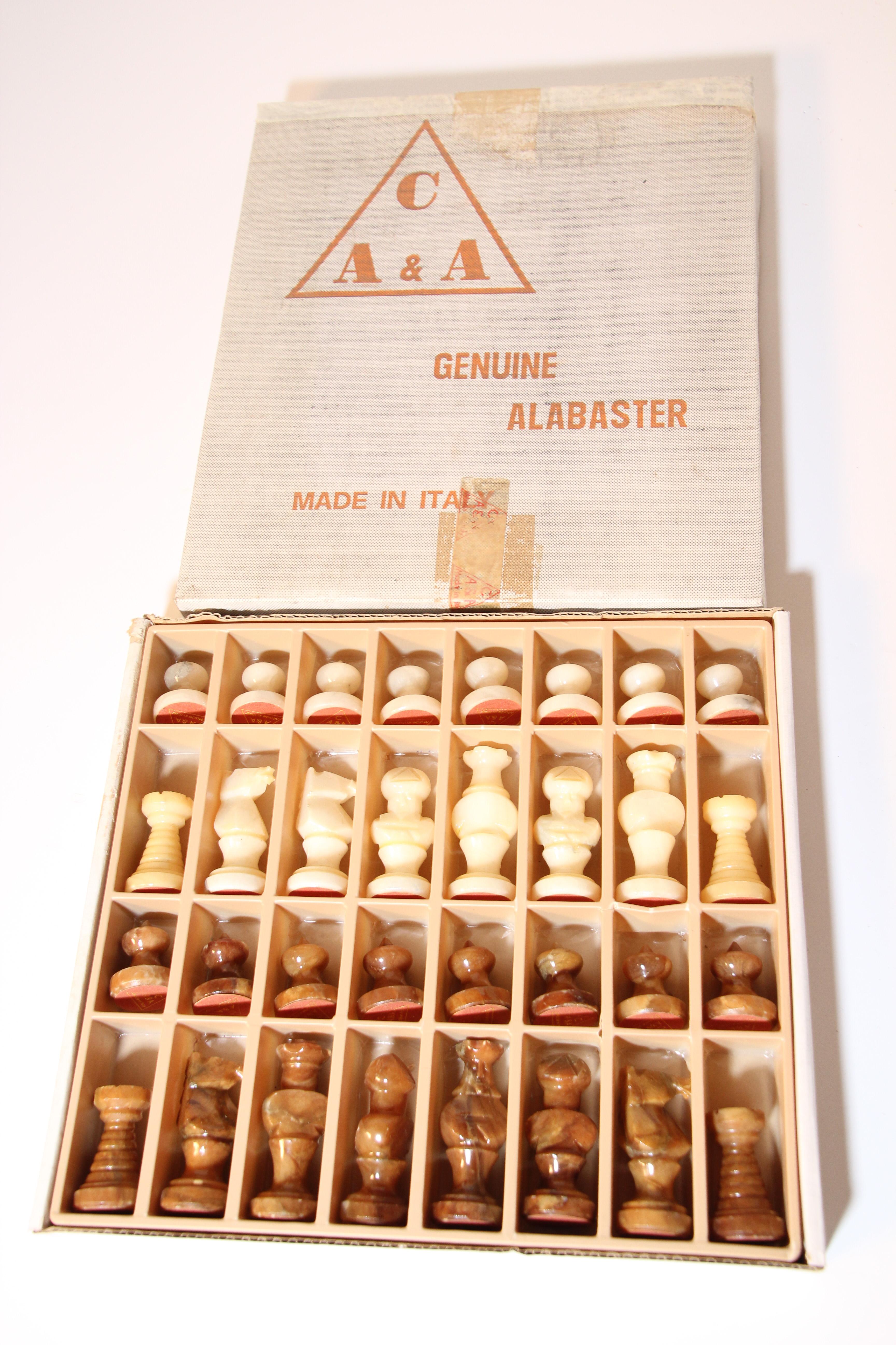 Vintage Italian Chess Board with Alabaster Carved Pieces In Good Condition In North Hollywood, CA