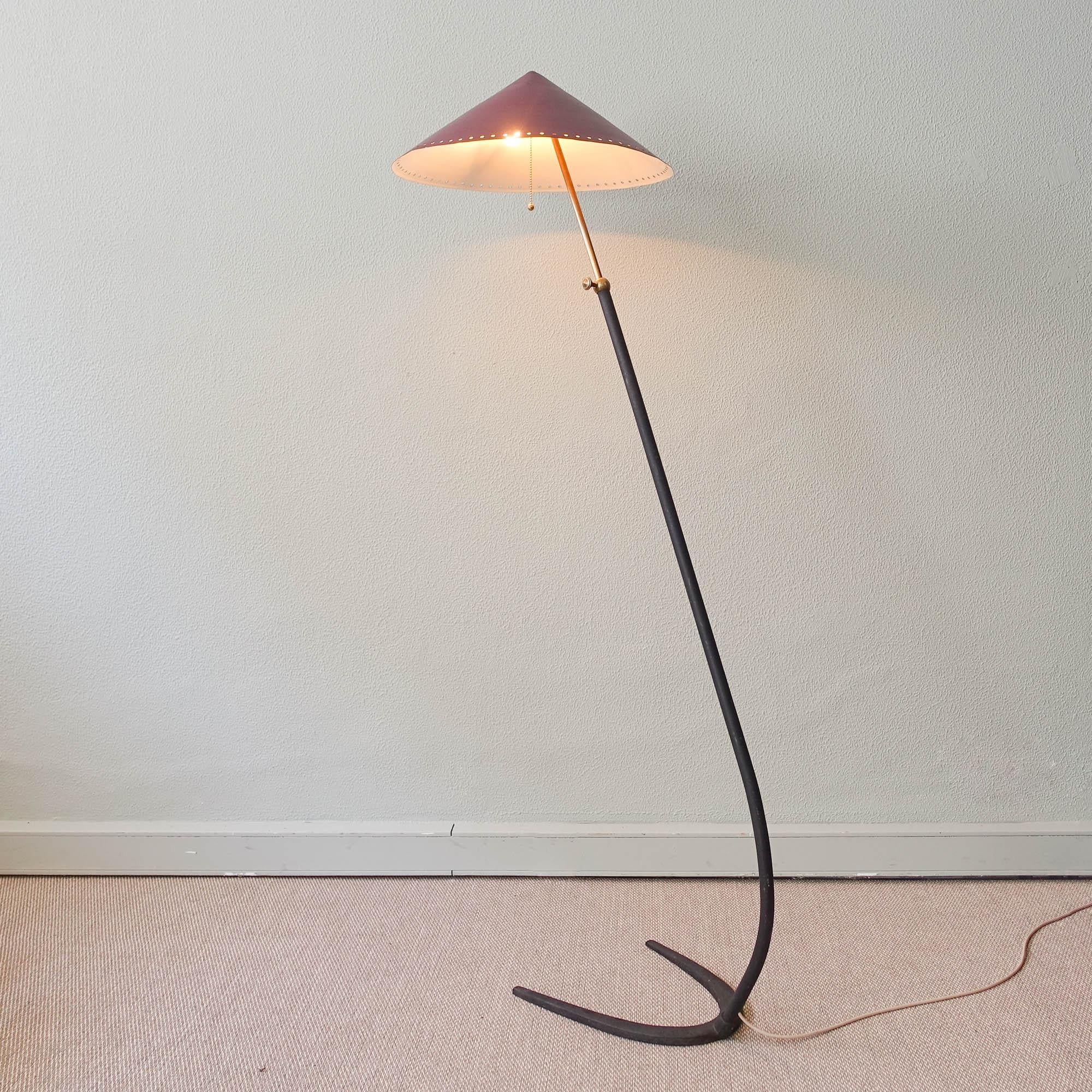 Vintage Italian Chinese Hat Floor Lamp, 1950's In Good Condition For Sale In Lisboa, PT