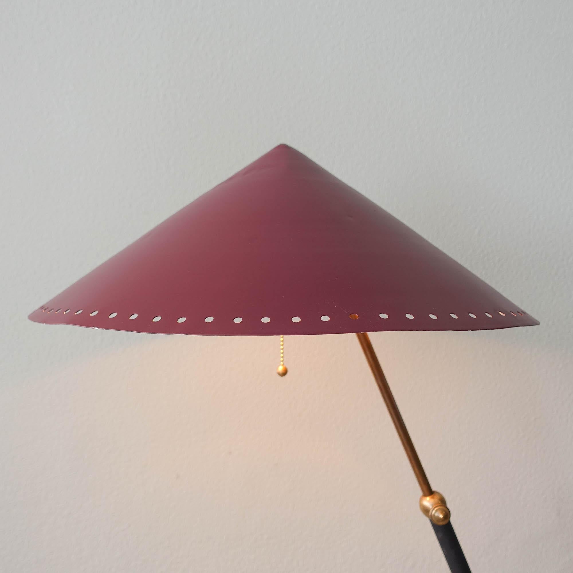 Italienische chinesische Hut-Stehlampe, 1950er Jahre (Metall) im Angebot