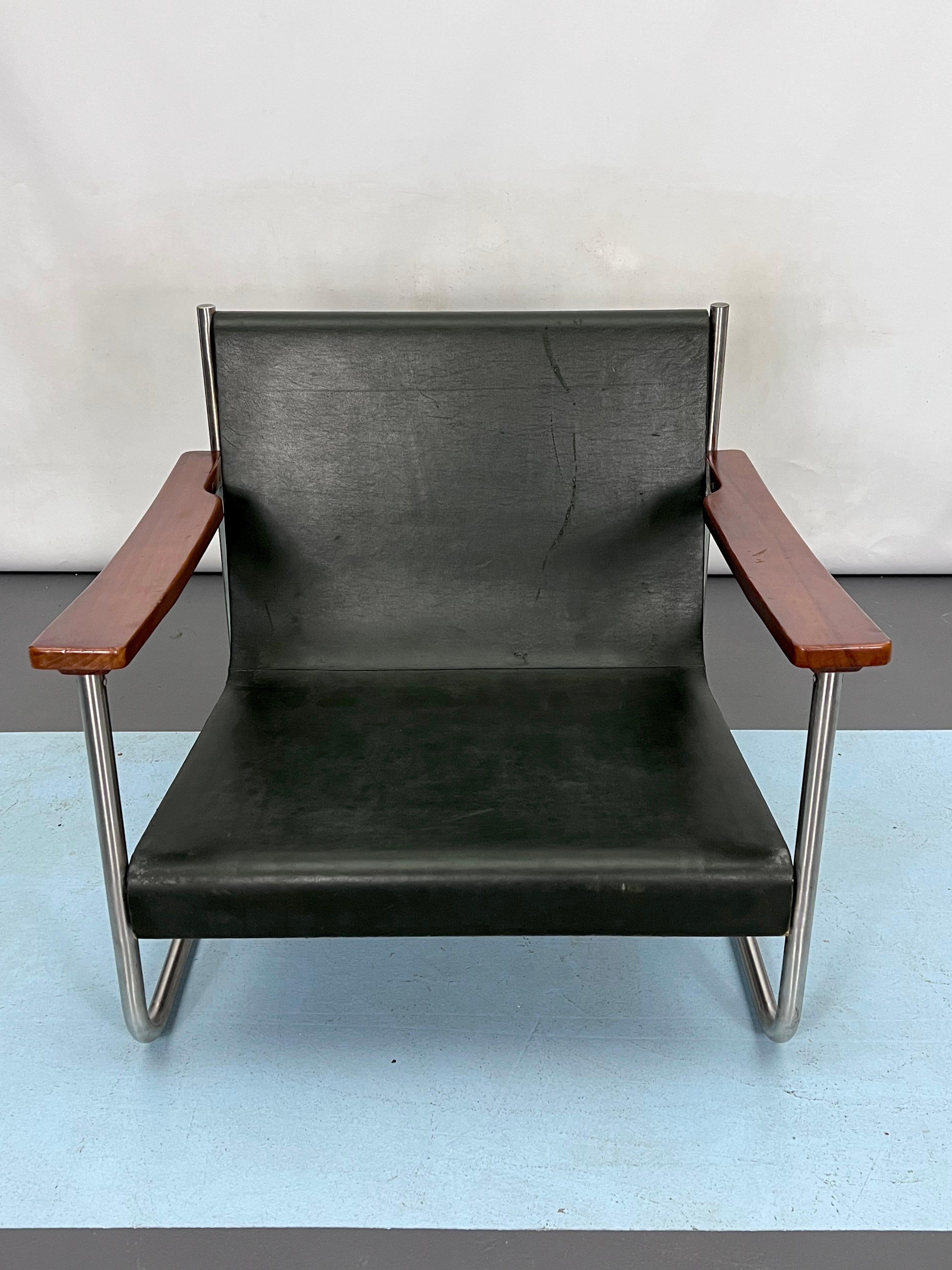 Mid-Century Modern Vintage Italian chrome and leather Lounge chair from 60s For Sale